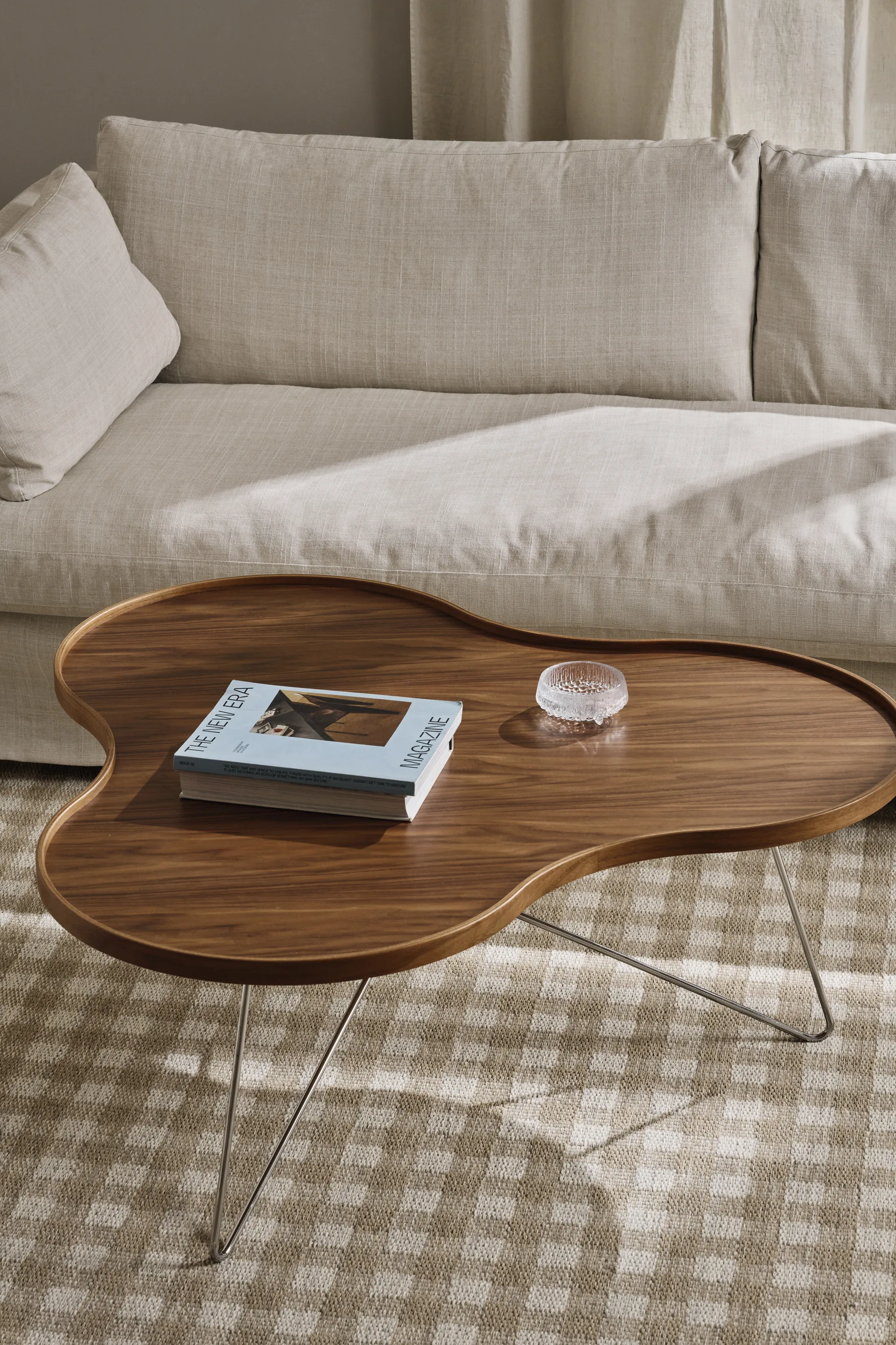 플라워 모노 테이블 스페셜 에디션 107x114 cm, H45 cm-lacquered walnut-chromed steel Swedese | 스웨데제