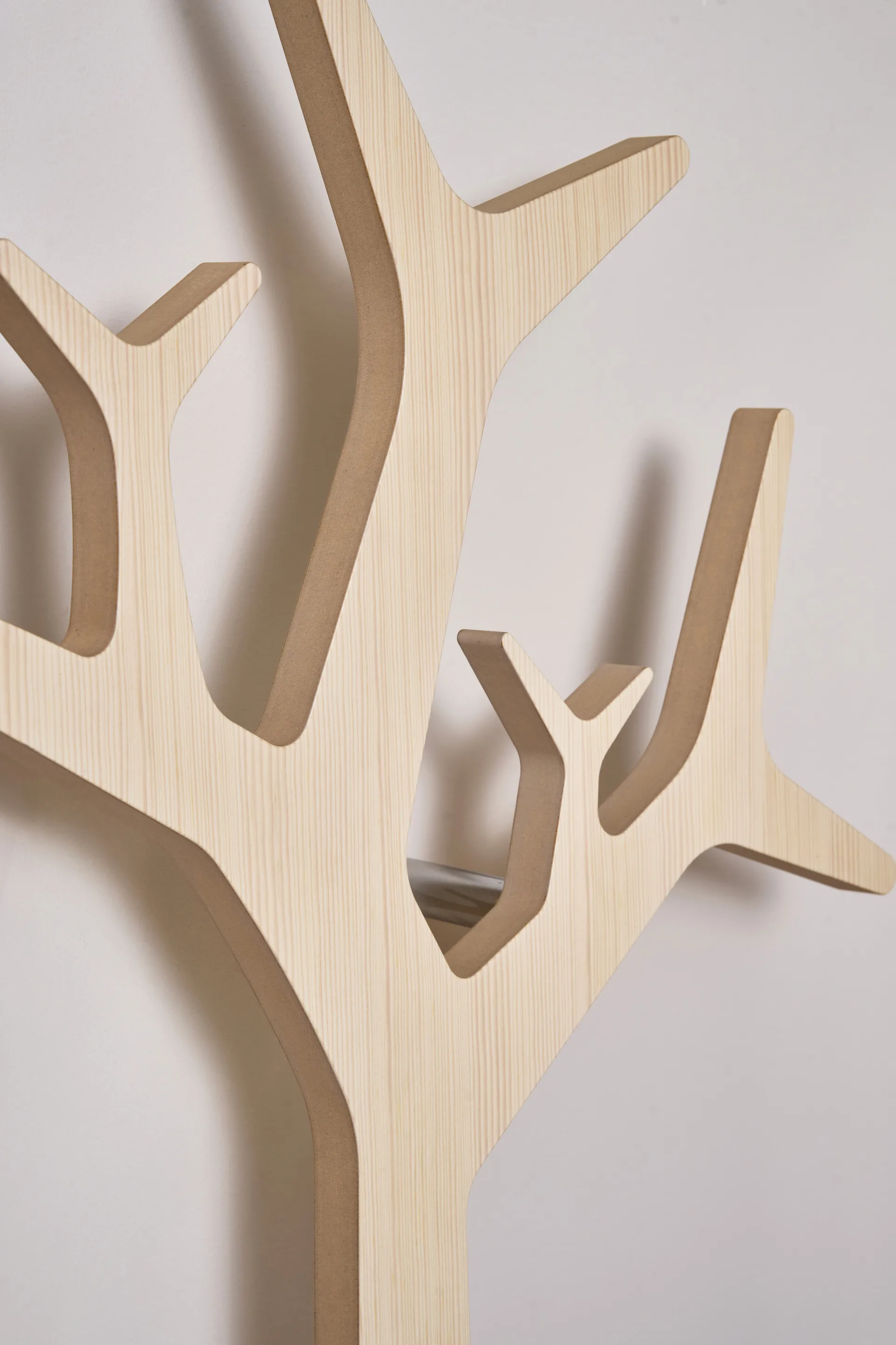 트리 월 벽걸이형 코트 랙 스페셜 에디션 194 cm, White pigmented pine Swedese | 스웨데제