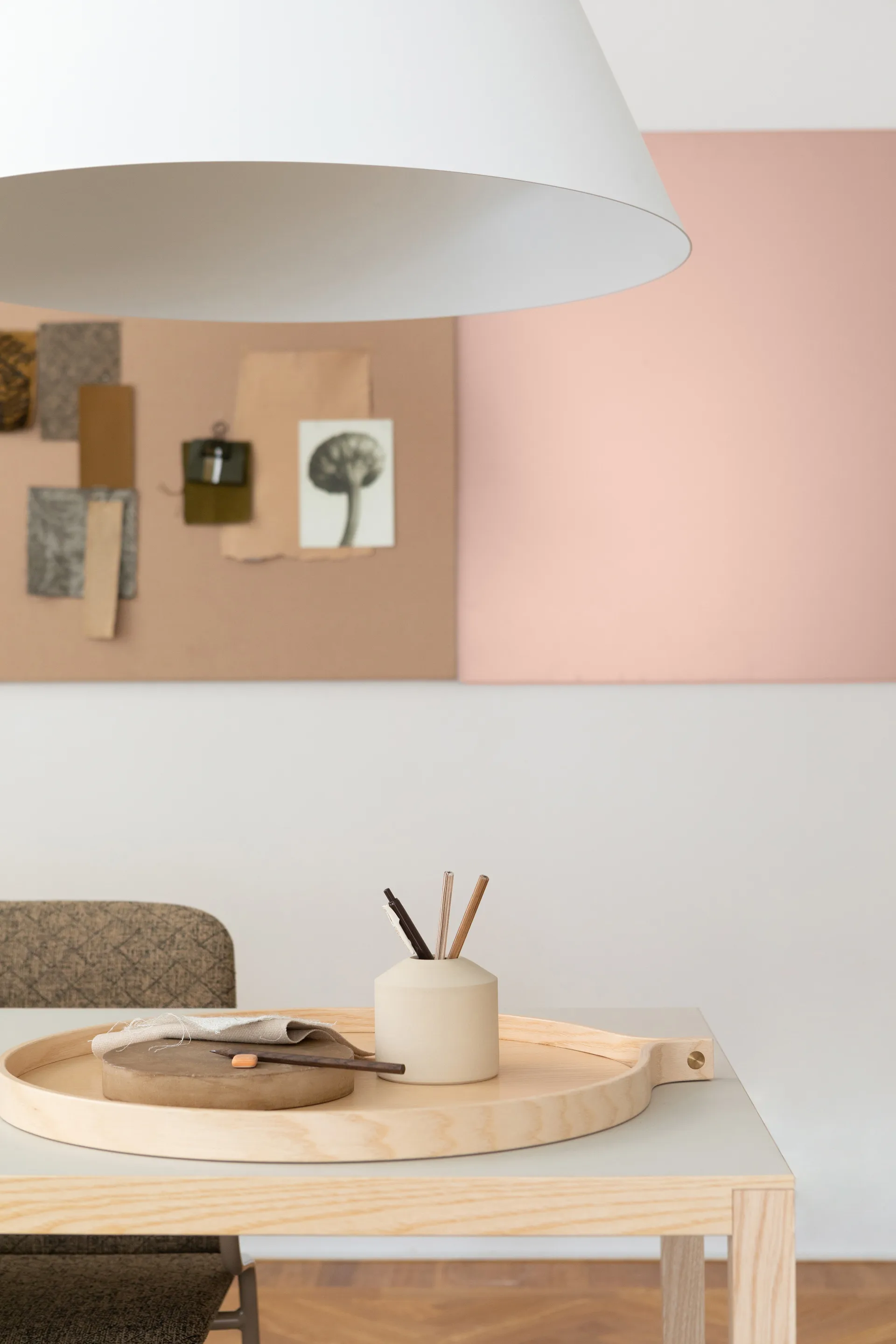 콤마 트레이 Ø52 cm, 애쉬 도장 Swedese | 스웨데제