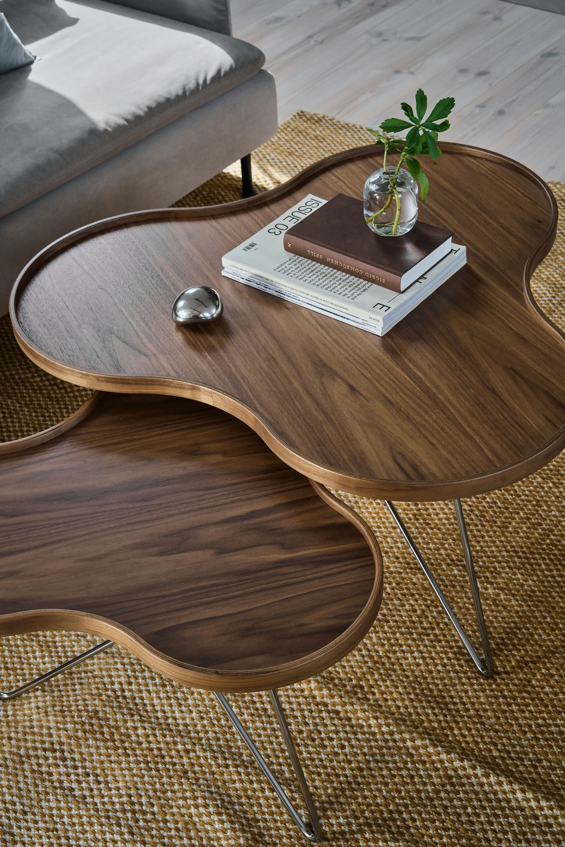 플라워 모노 테이블 스페셜 에디션 62x66 cm, H39 cm-lacquered walnut-chromed steel Swedese | 스웨데제