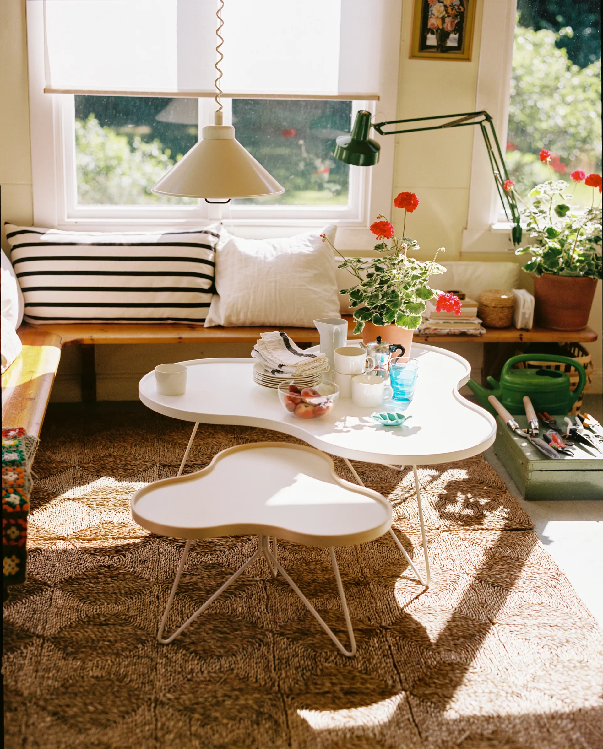 플라워 테이블 62x66 cm, H39 cm 자작나무 도장 Swedese | 스웨데제