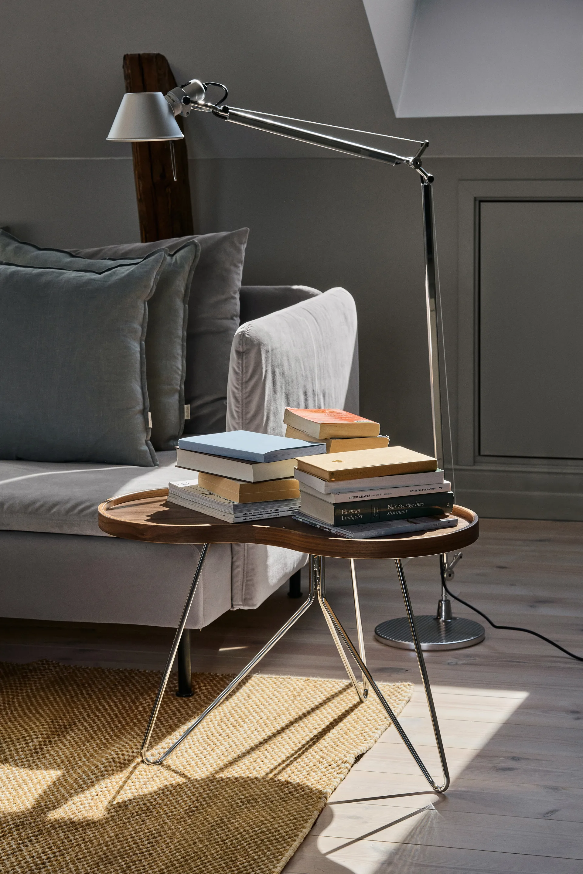 플라워 모노 테이블 스페셜 에디션 62x66 cm, H45 cm-lacquered walnut-chromed steel Swedese | 스웨데제