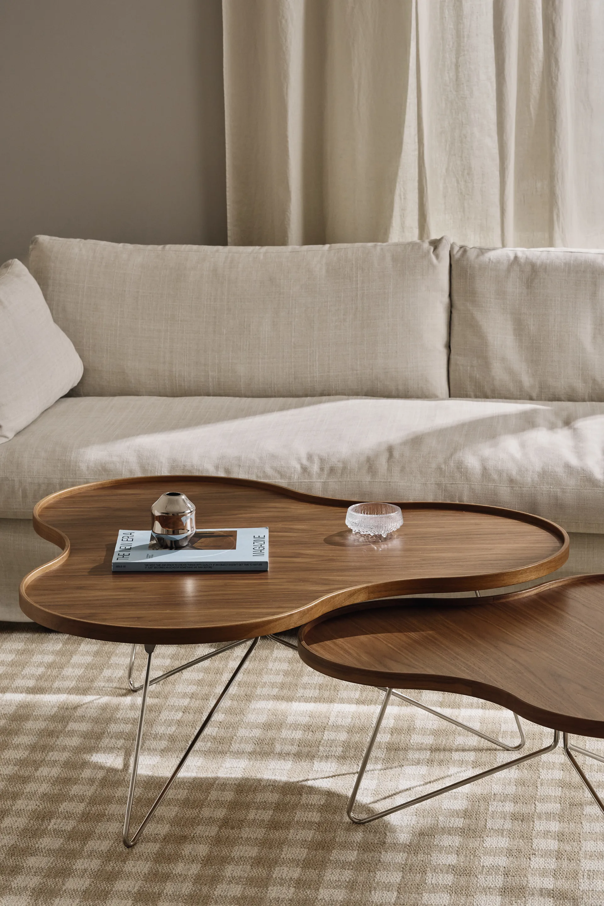 플라워 모노 테이블 스페셜 에디션 84x90 cm, H39 cm-lacquered walnut-chromed steel Swedese | 스웨데제