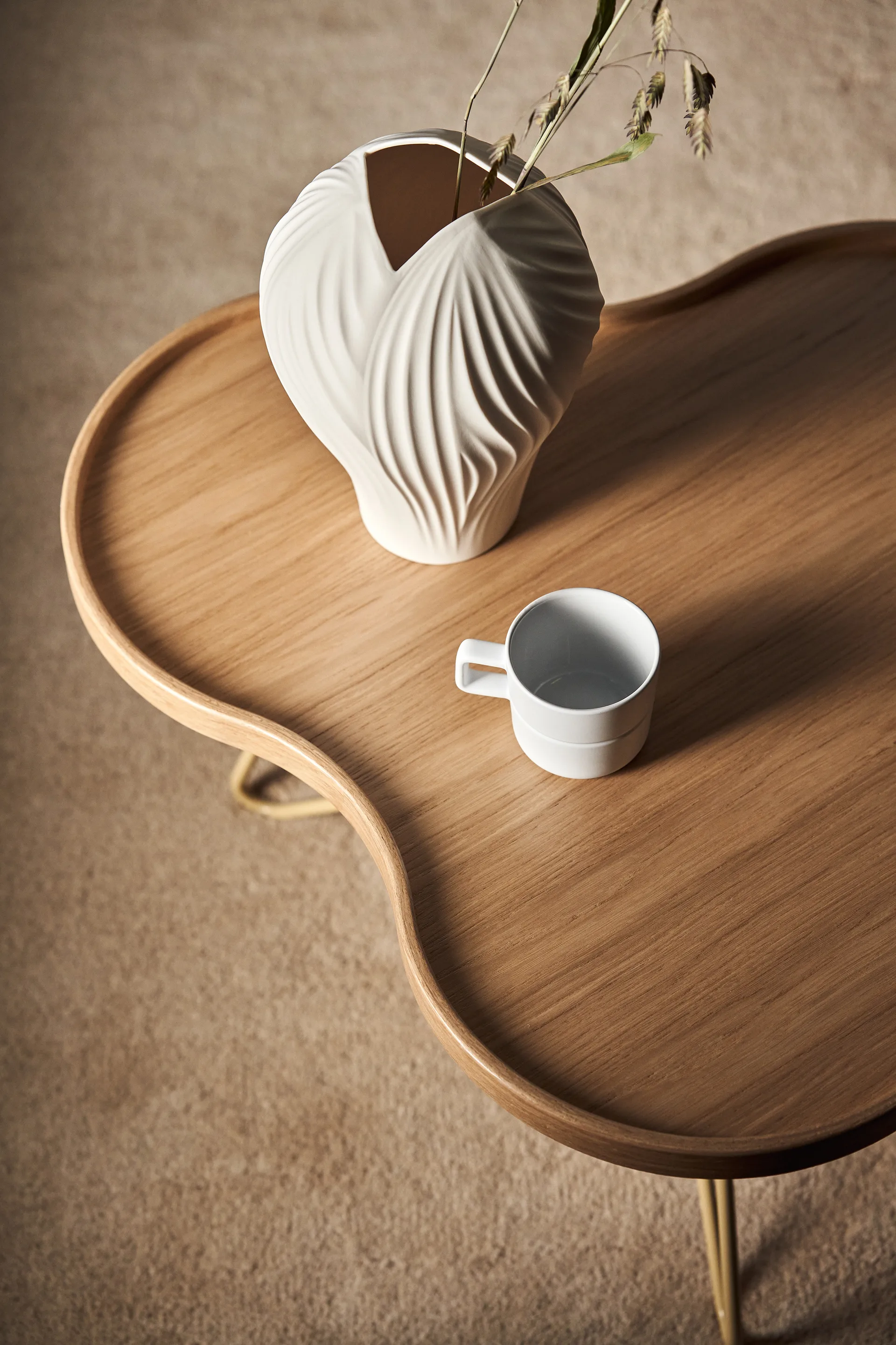 플라워 모노 테이블 84x90 cm, H39 cm Oak laquered Swedese | 스웨데제
