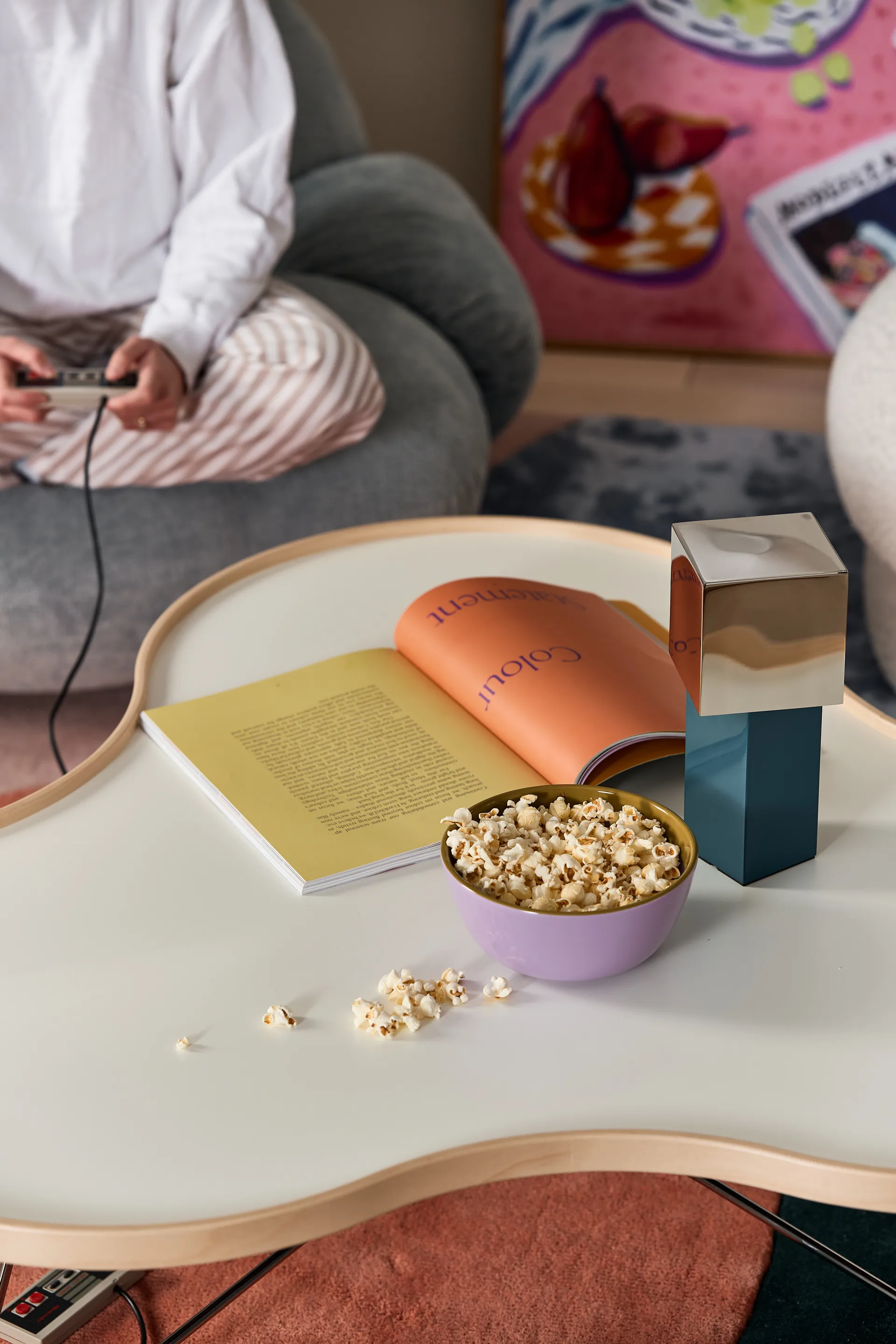 플라워 테이블 84x90 cm, H39 cm 오크 도장 Swedese | 스웨데제