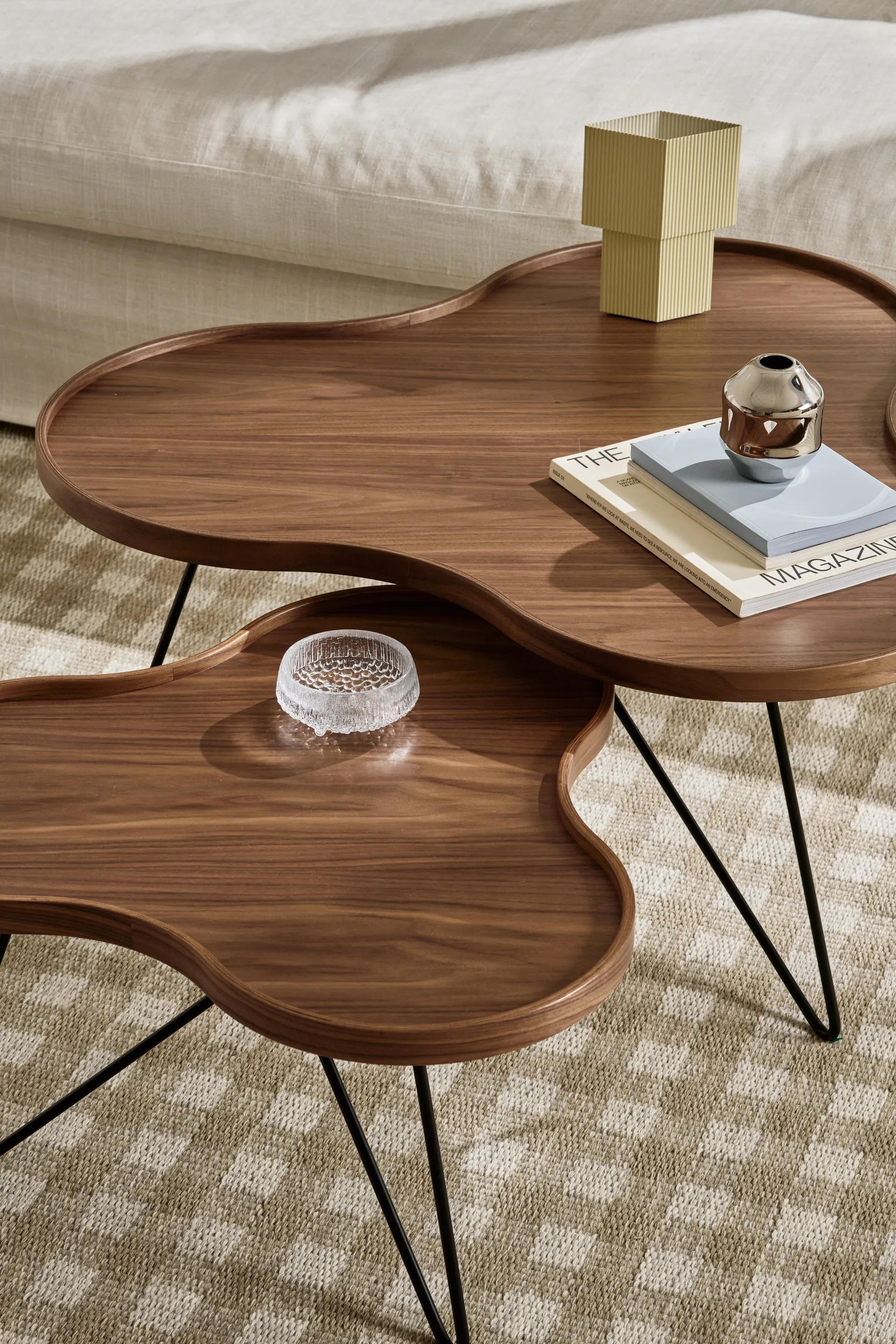 플라워 모노 테이블 스페셜 에디션 84x90 cm, H45 cm-lacquered walnut-black lacquered steel Swedese | 스웨데제