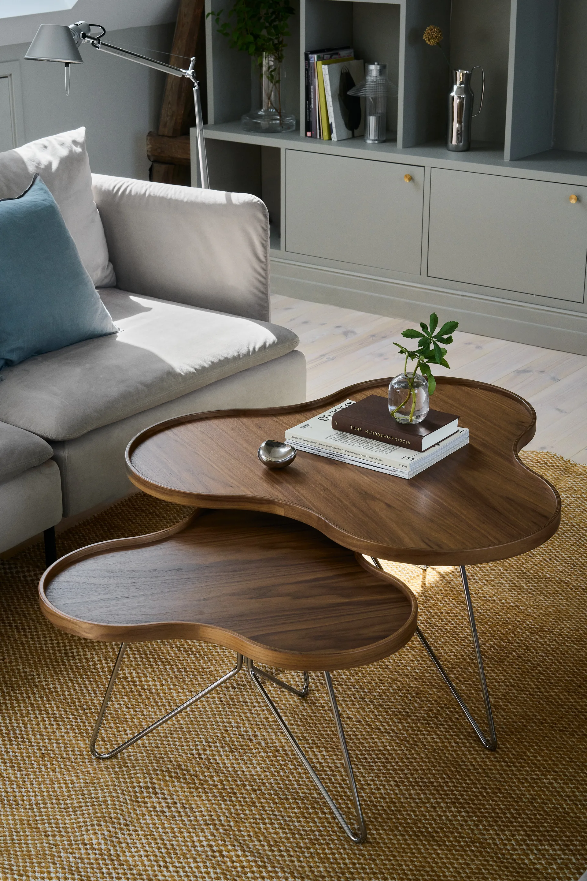 플라워 모노 테이블 스페셜 에디션 84x90 cm, H45 cm-lacquered walnut-chromed steel Swedese | 스웨데제