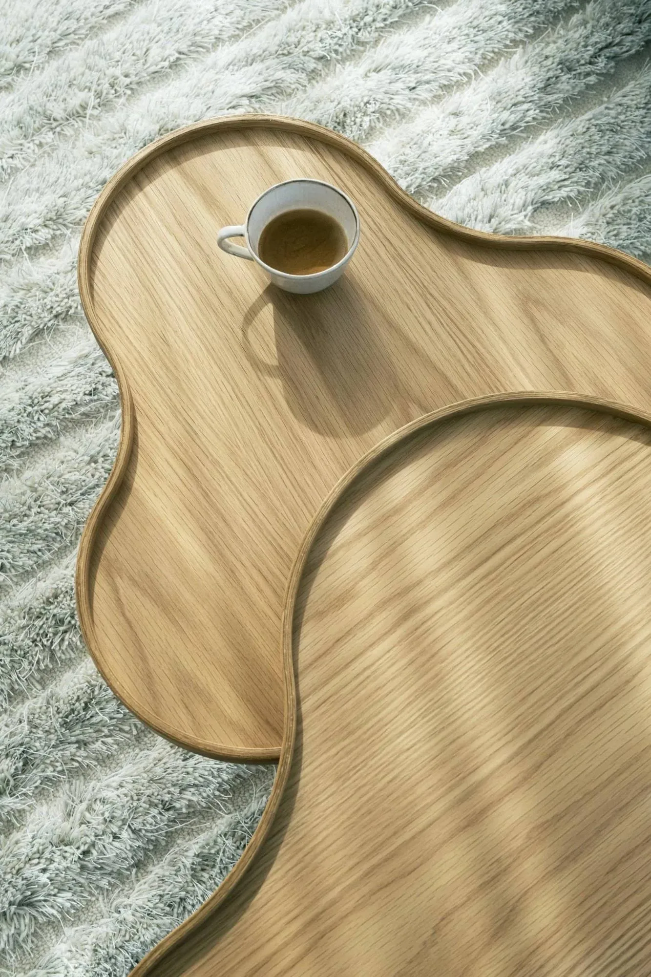 Flower mono 테이블 62x66 cm, H39 lacquered oak-nutmeg RAL1019 Swedese | 스웨데제