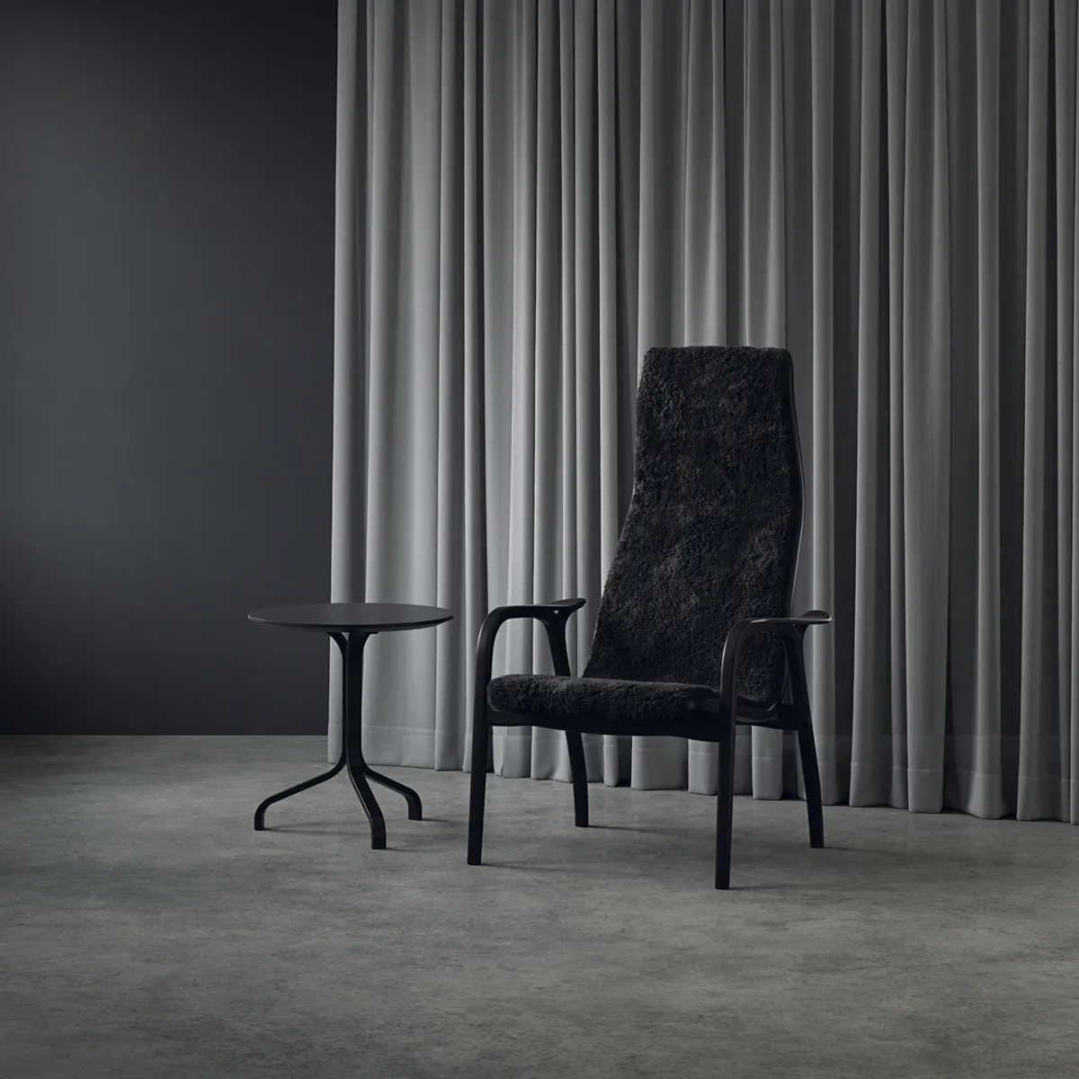 Lamino 테이블 Ø46x49 cm, Black-stained beech Swedese | 스웨데제