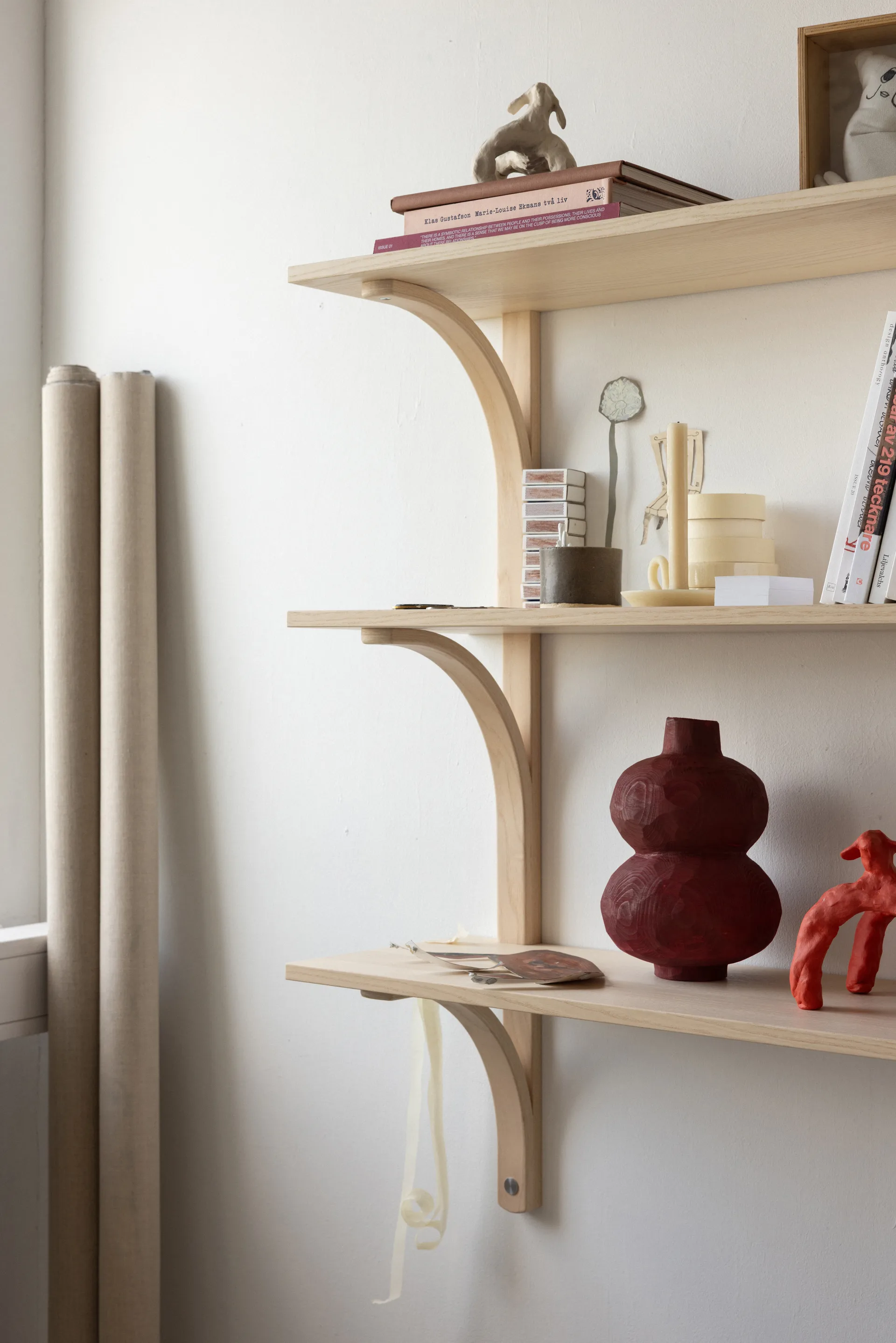 Levi 선반, Lacquered ash-stainless steel, 2 shelves, 90 cm Swedese | 스웨데제