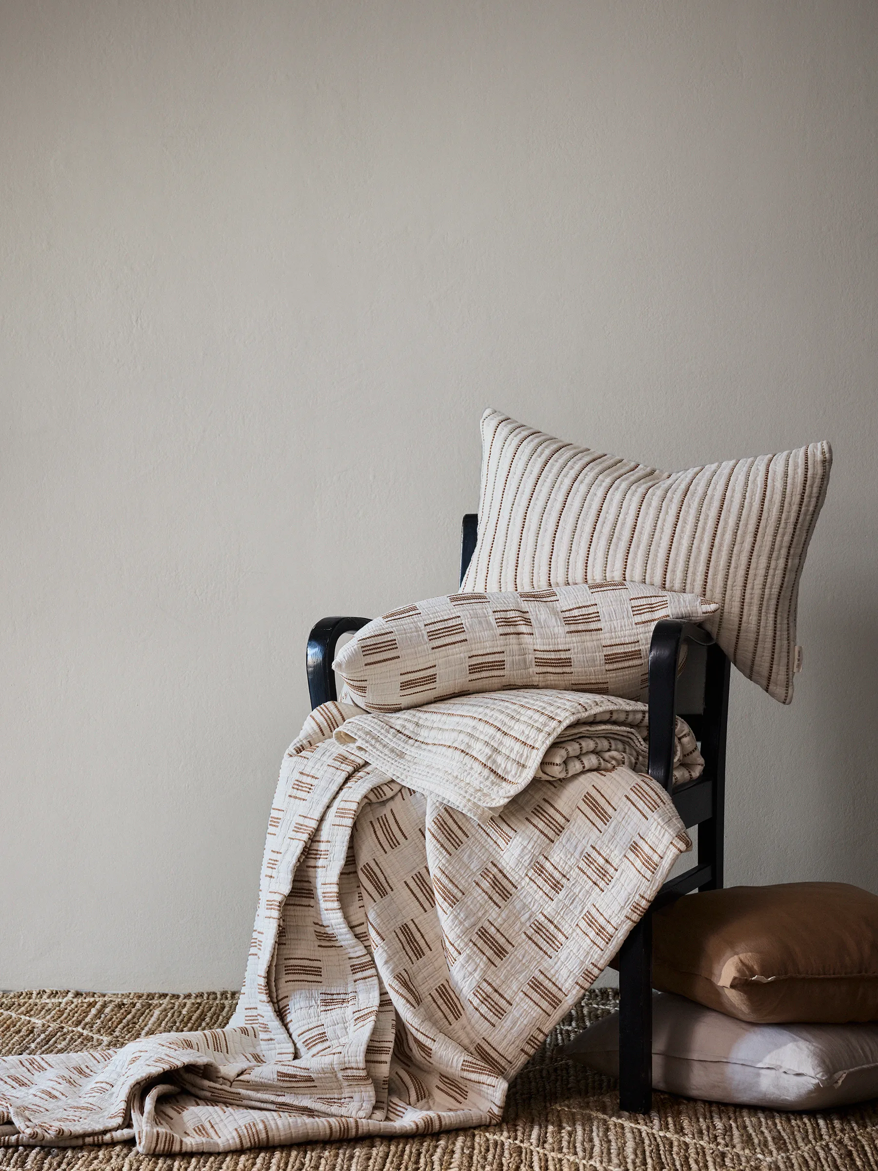 롤라 쿠션 커버 40x60 cm, Off-white Tell Me More | 텔미모어