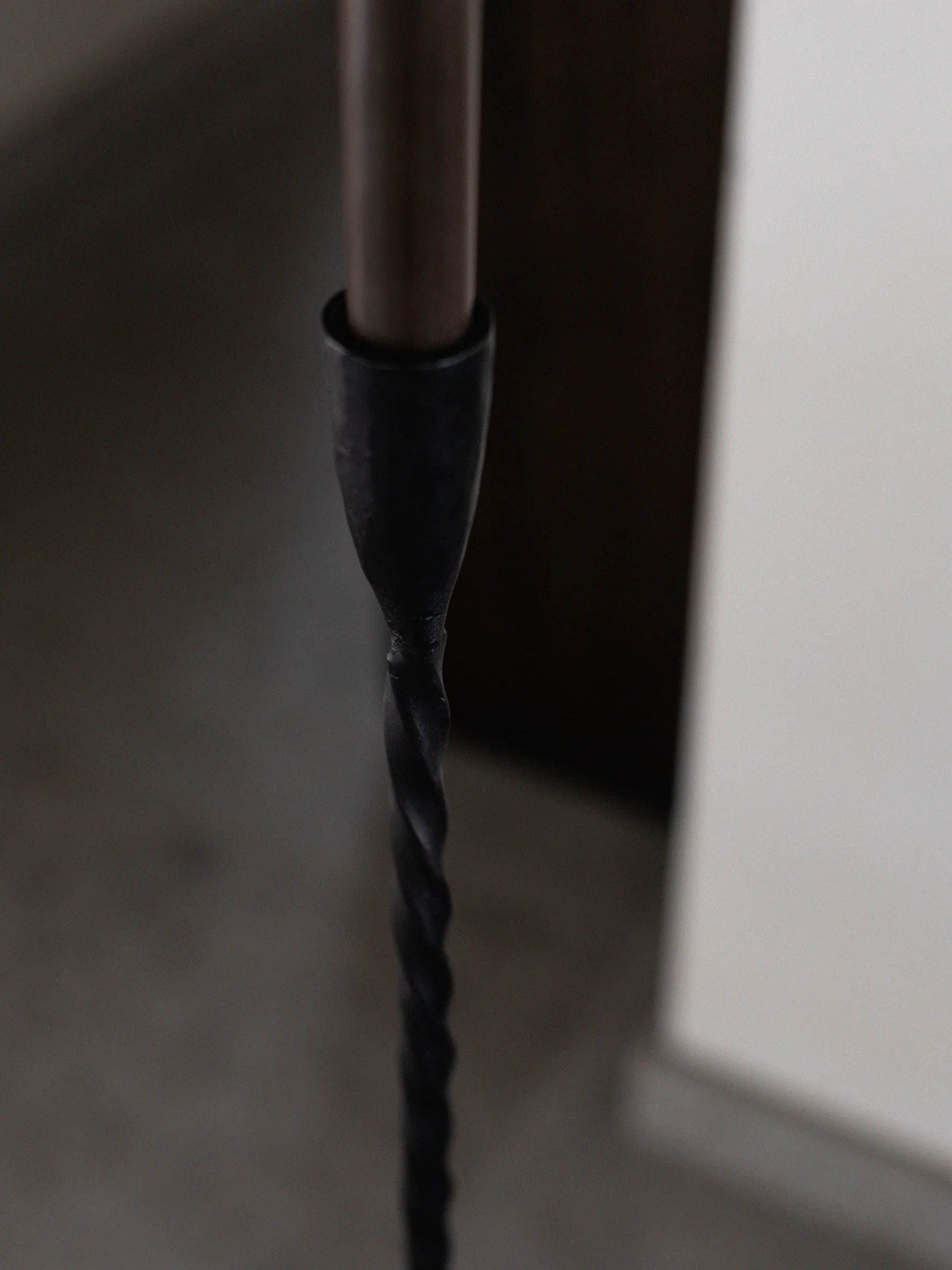 트위스트 플로어 캔들 홀더 80 cm, Black Tell Me More | 텔미모어