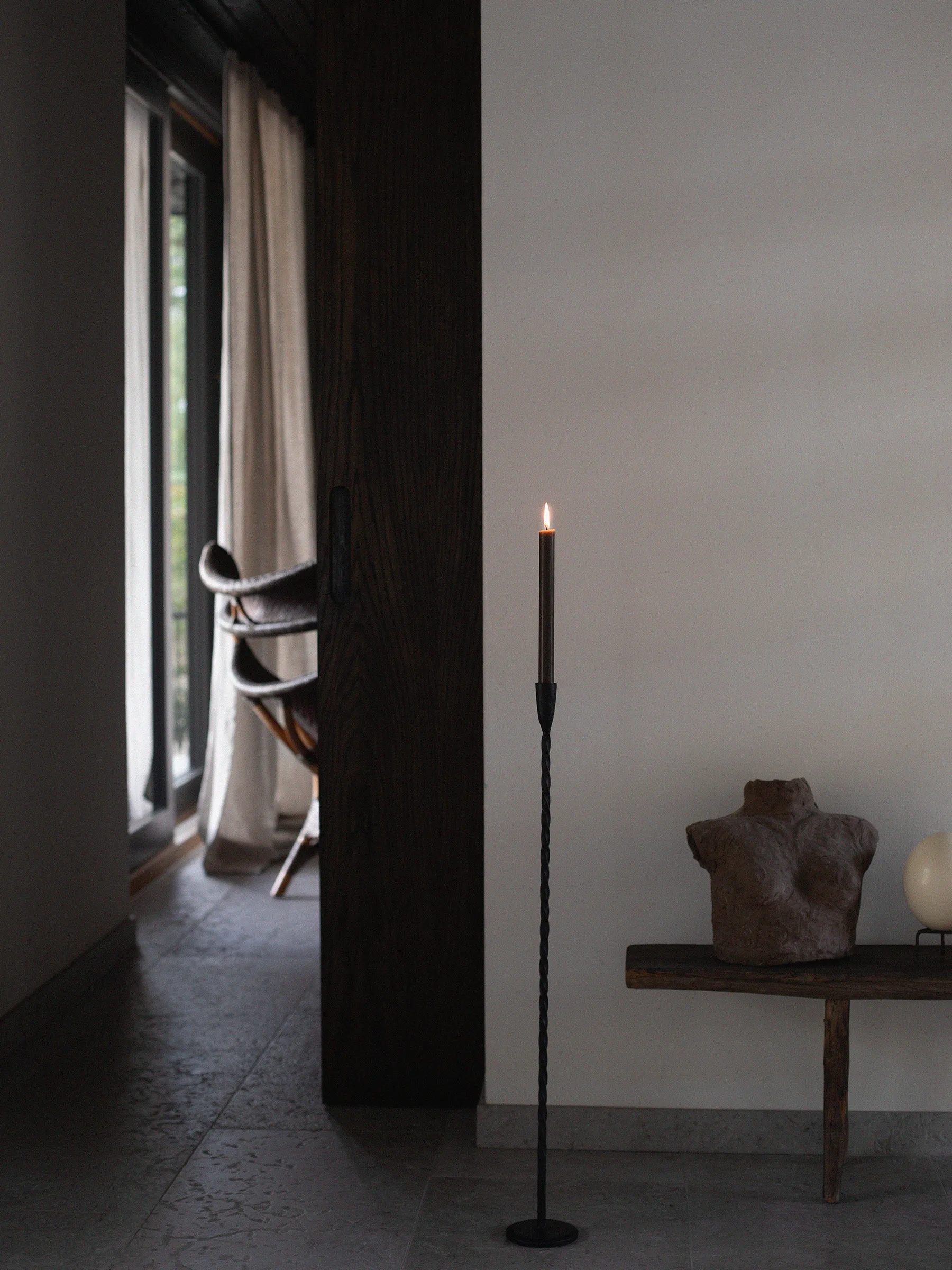 트위스트 플로어 캔들 홀더 80 cm, Black Tell Me More | 텔미모어
