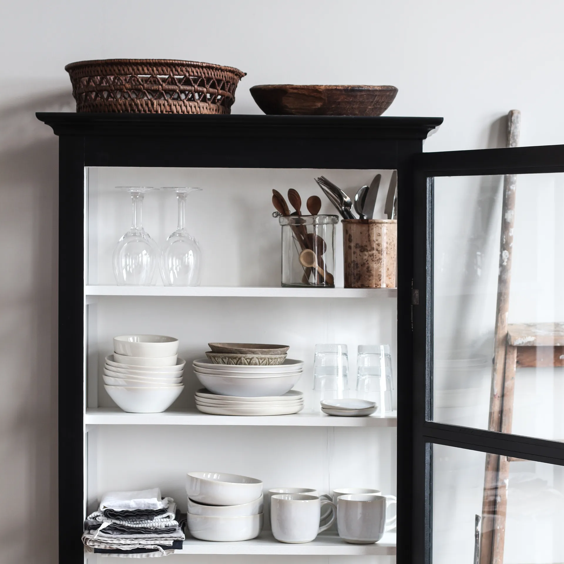 빈스 보울 M, White Tell Me More | 텔미모어