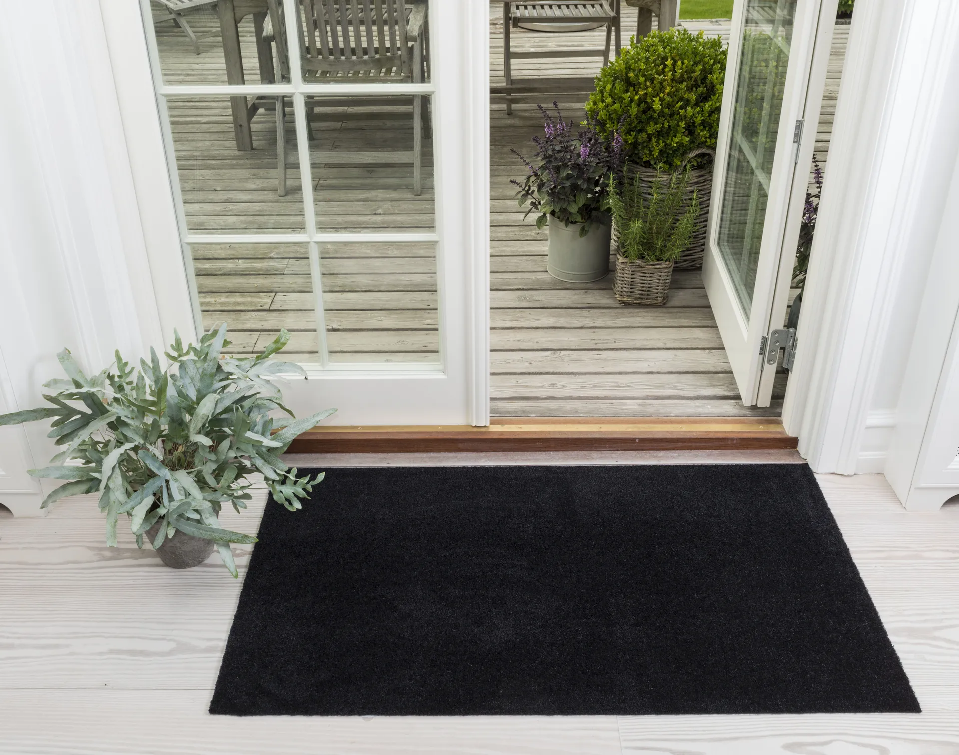 유니컬러 복도 러그, Black. 67x120 cm tica copenhagen | 티카 코펜하겐