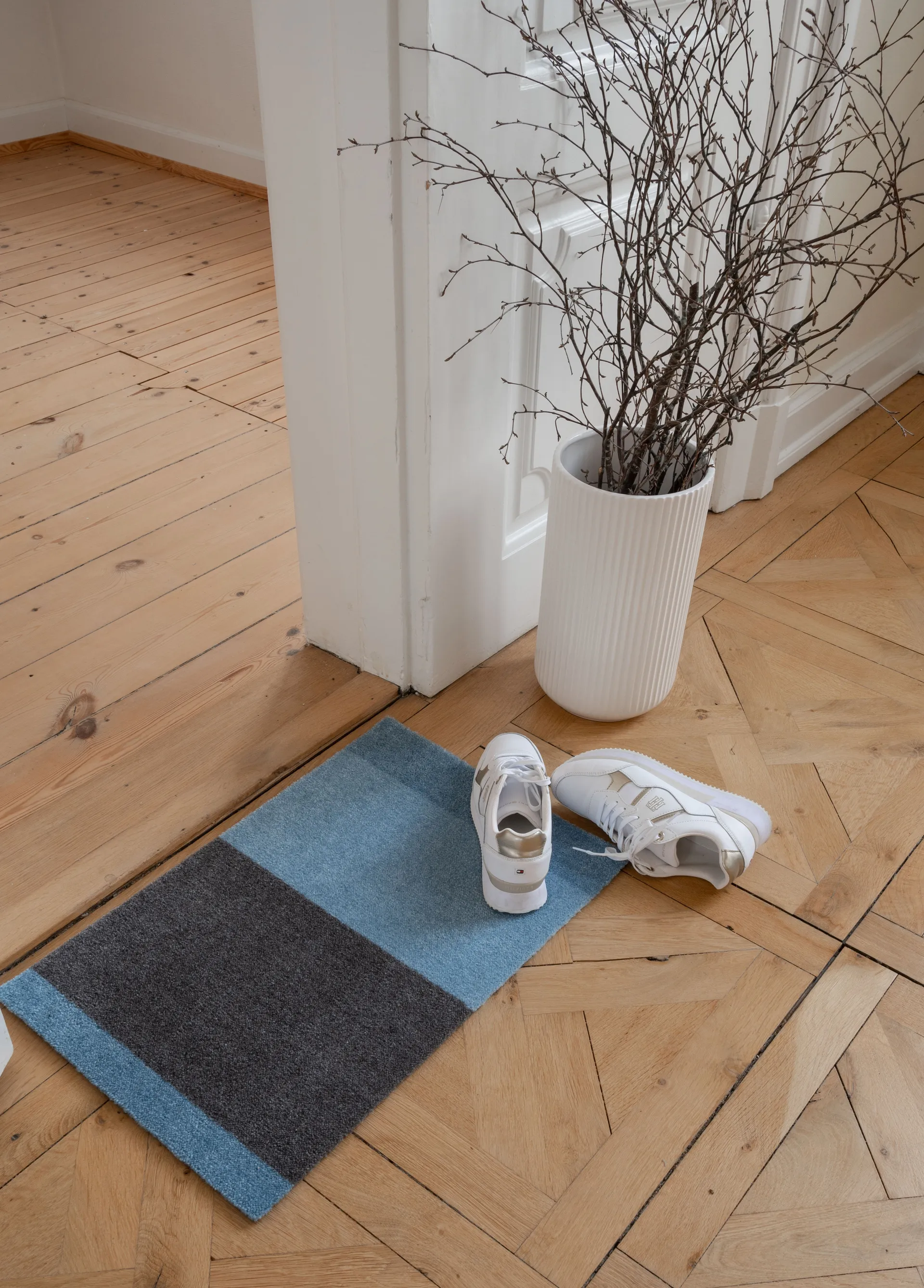 스트라이프 도어매트 가로형, Blue-steel grey. 40x60 cm tica copenhagen | 티카 코펜하겐