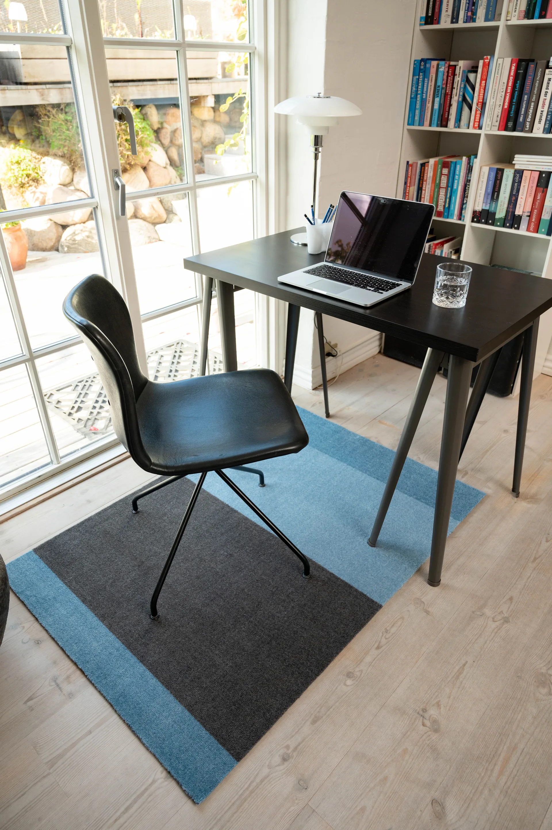 스트라이프 복도 러그 가로형, Blue-steel grey. 90x130 cm tica copenhagen | 티카 코펜하겐