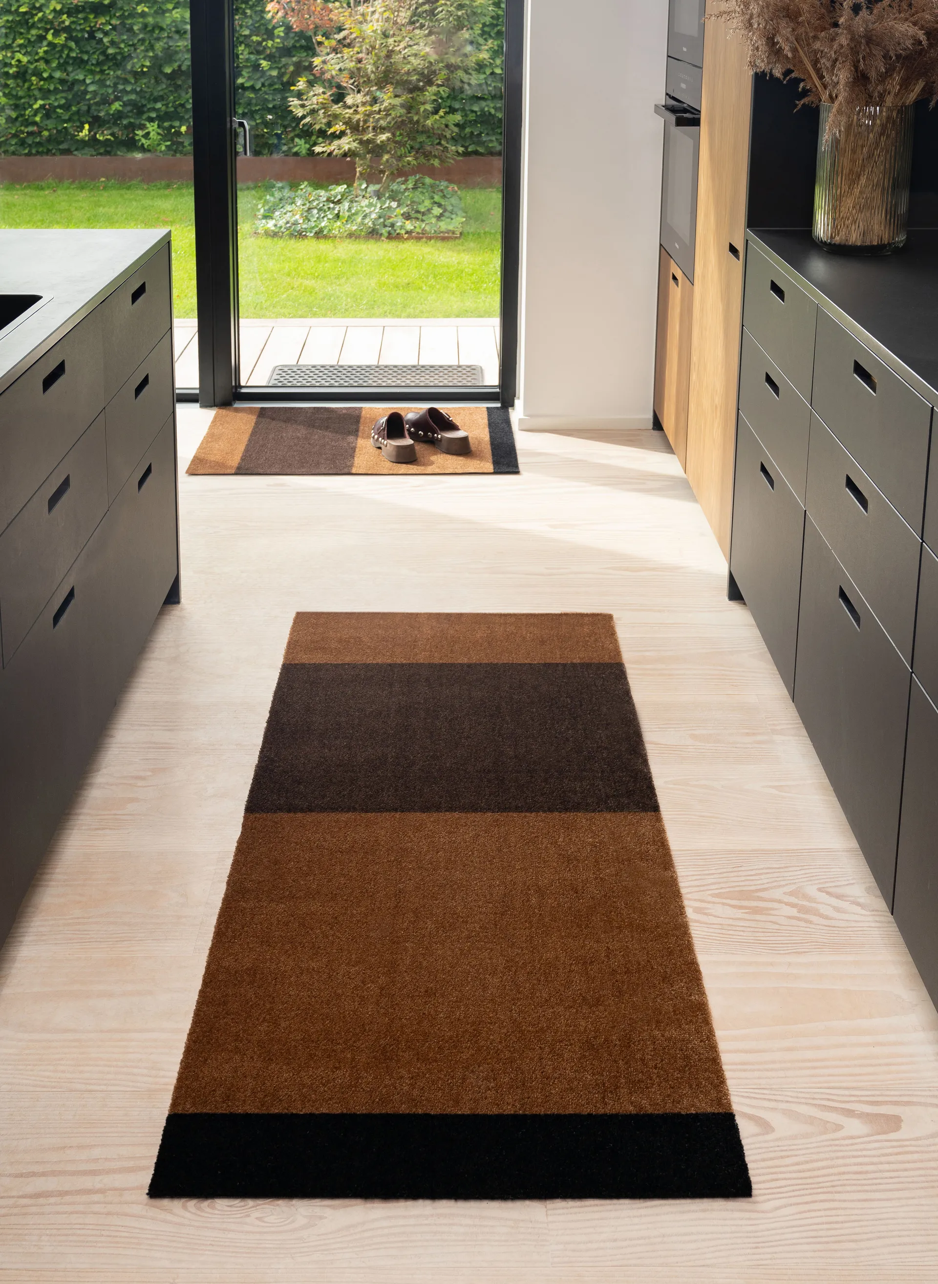 스트라이프 도어매트 가로형, Cognac-dark brown-black, 60x90 cm tica copenhagen | 티카 코펜하겐