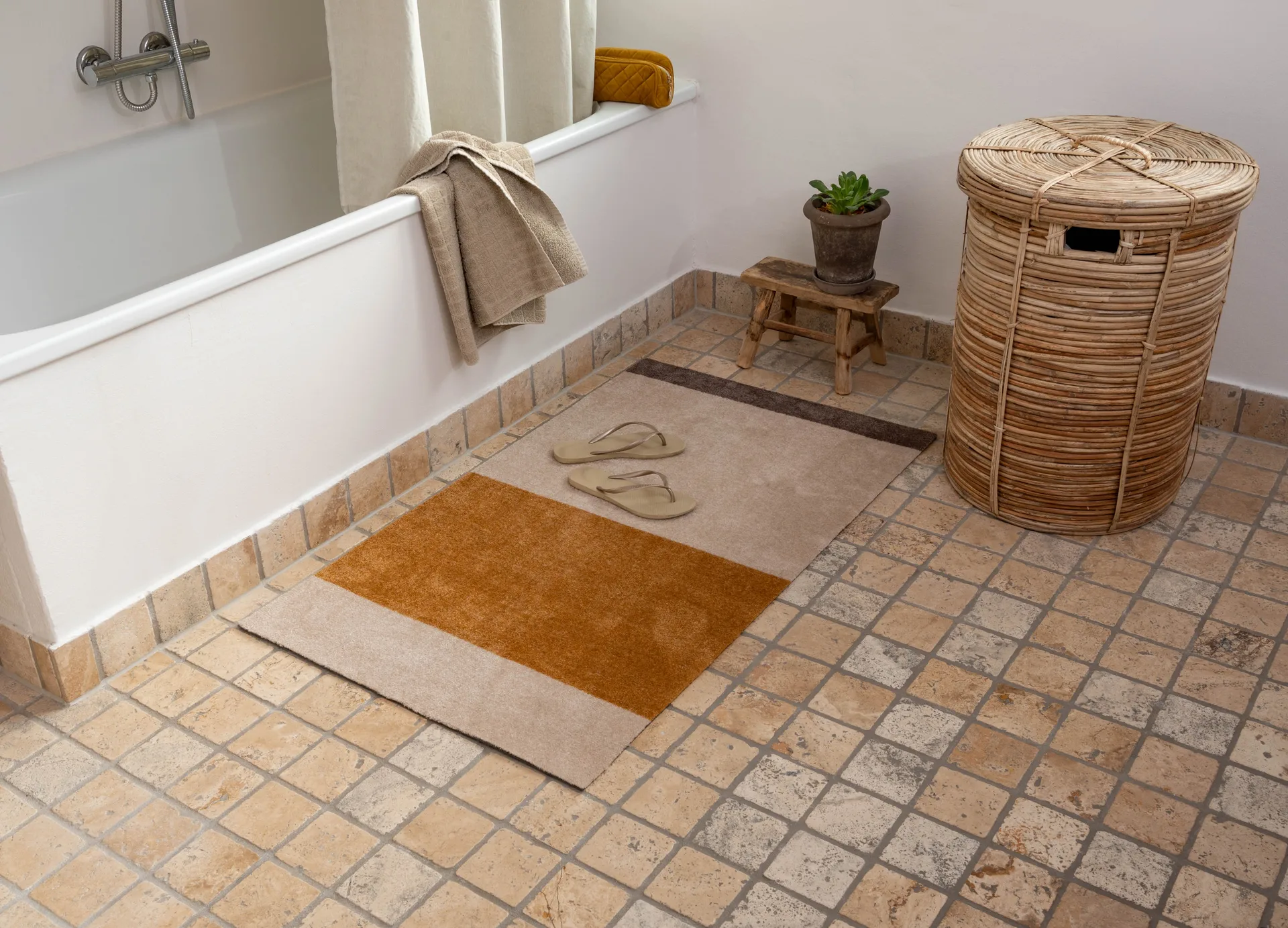 스트라이프 복도 러그 가로형, Ivory-dijon-brown. 67x120 cm tica copenhagen | 티카 코펜하겐