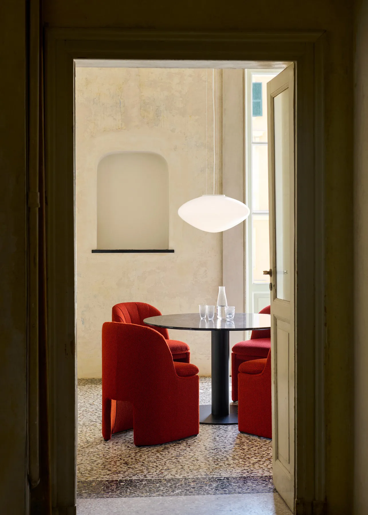 미스트 AP20 펜던트 조명 Ø56 cm, White-opal glass &Tradition | 앤트레디션