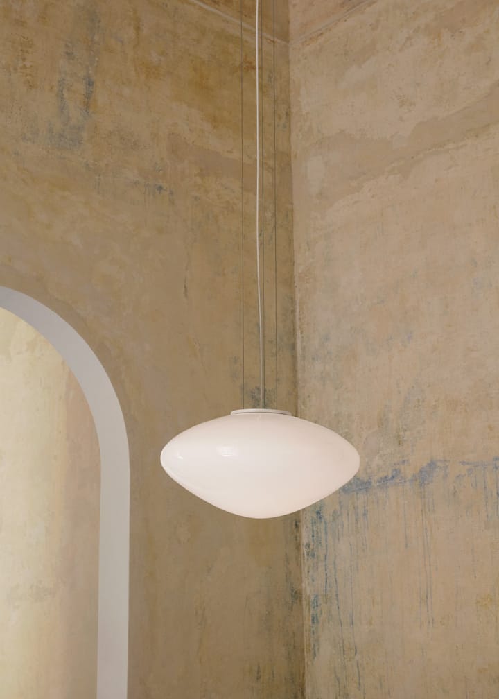 미스트 AP20 펜던트 조명 Ø56 cm, White-opal glass &Tradition | 앤트레디션