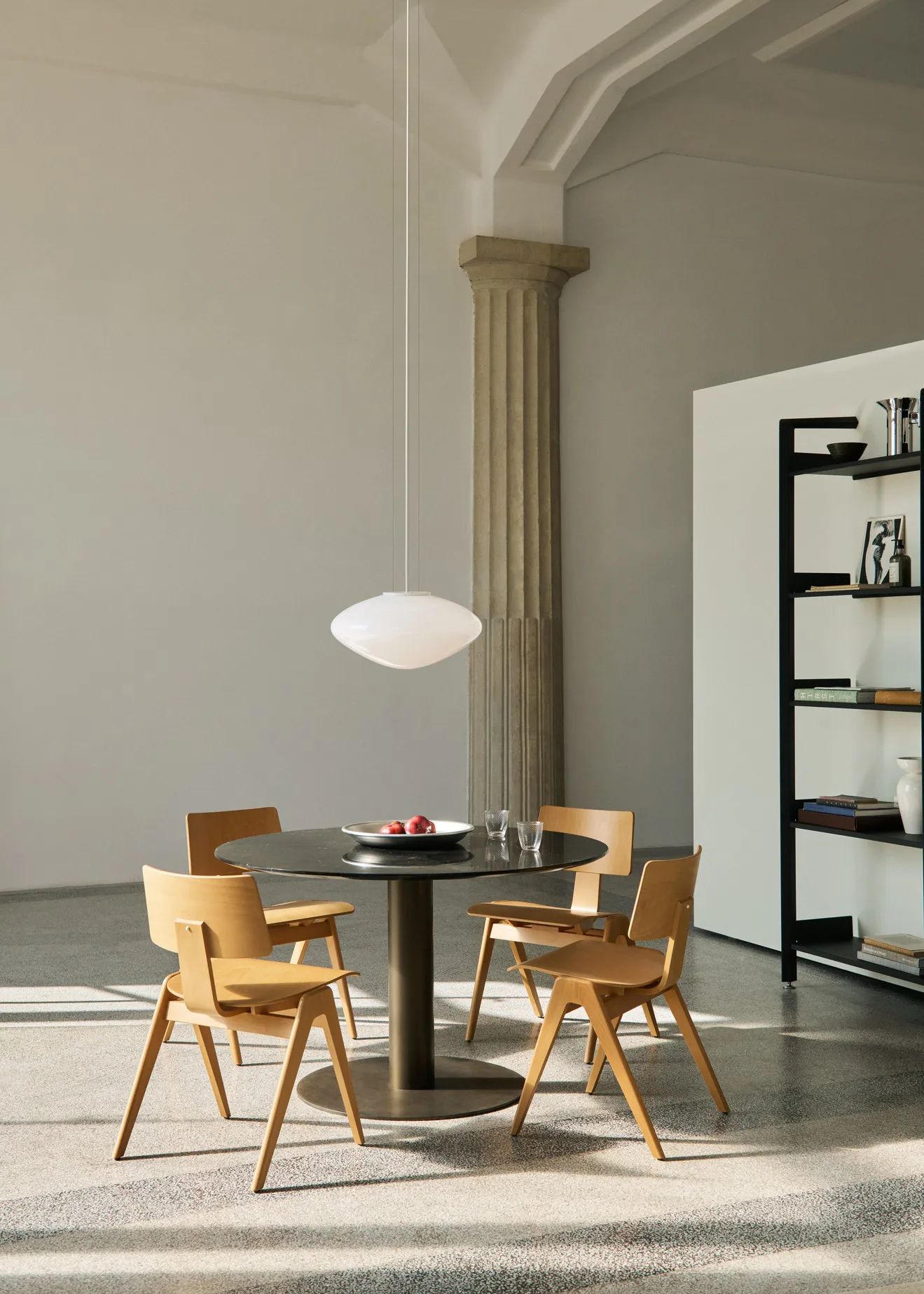 미스트 AP20 펜던트 조명 Ø56 cm, White-opal glass &Tradition | 앤트레디션