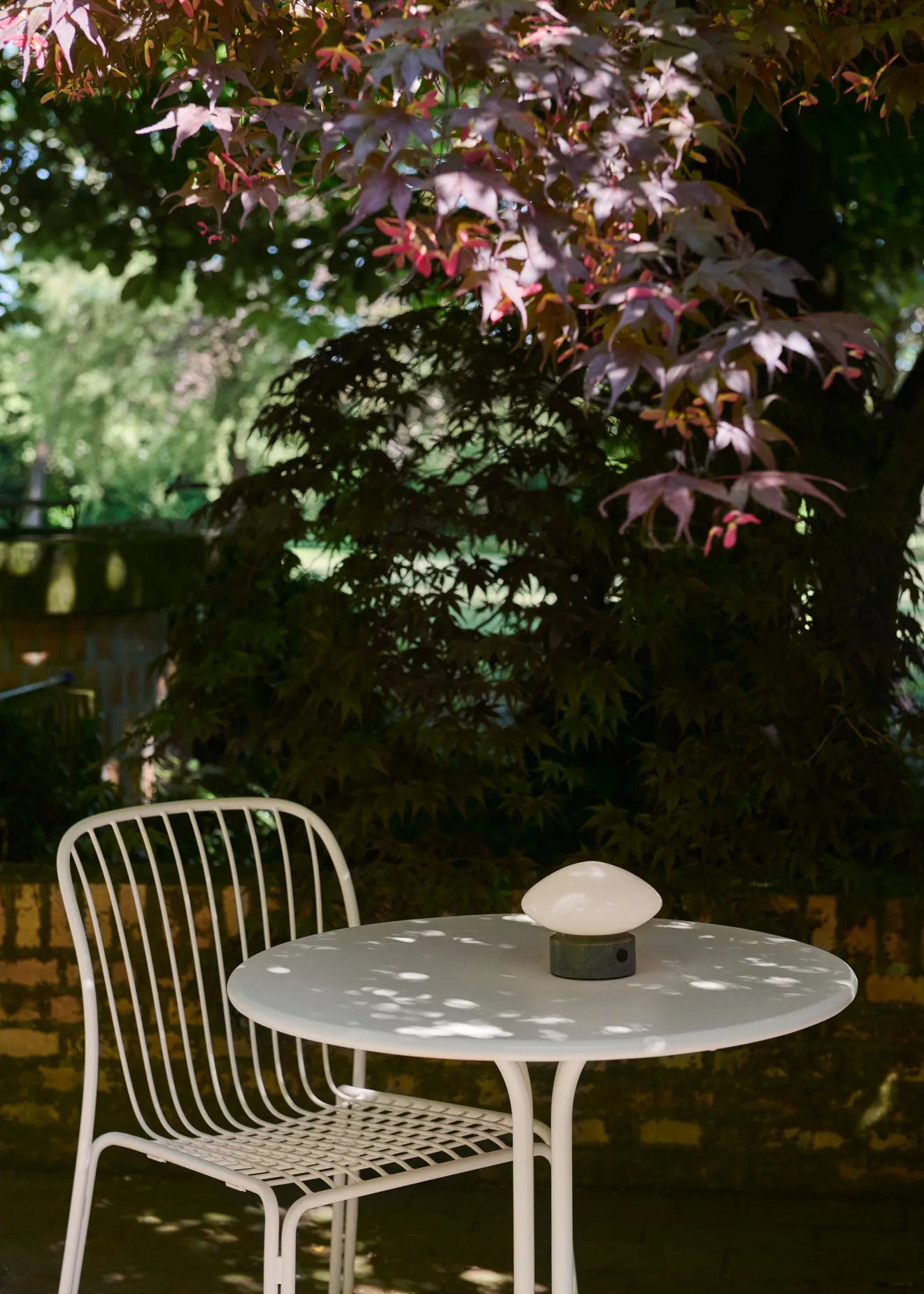 미스트 AP21 무선 조명 12 cm, Grigio Caldo-opal glass &Tradition | 앤트레디션