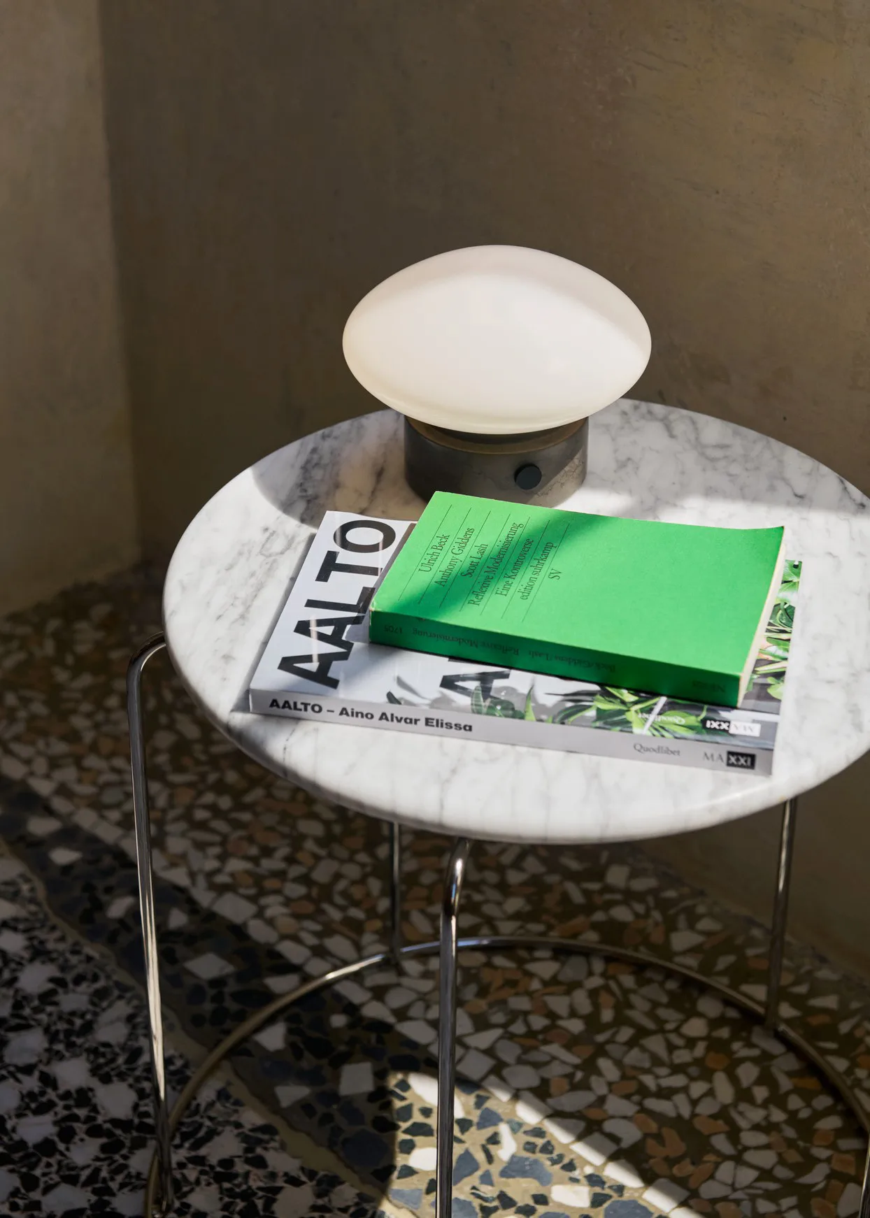 미스트 AP21 무선 조명 12 cm, Grigio Caldo-opal glass &Tradition | 앤트레디션