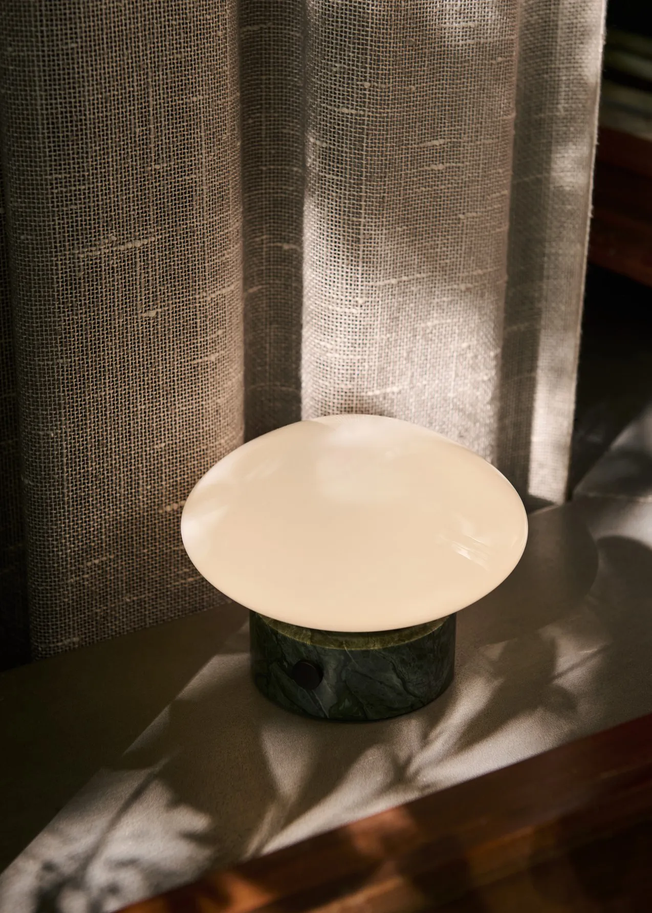 미스트 AP21 무선 조명 12 cm, Verde Guatemala-opal glass &Tradition | 앤트레디션