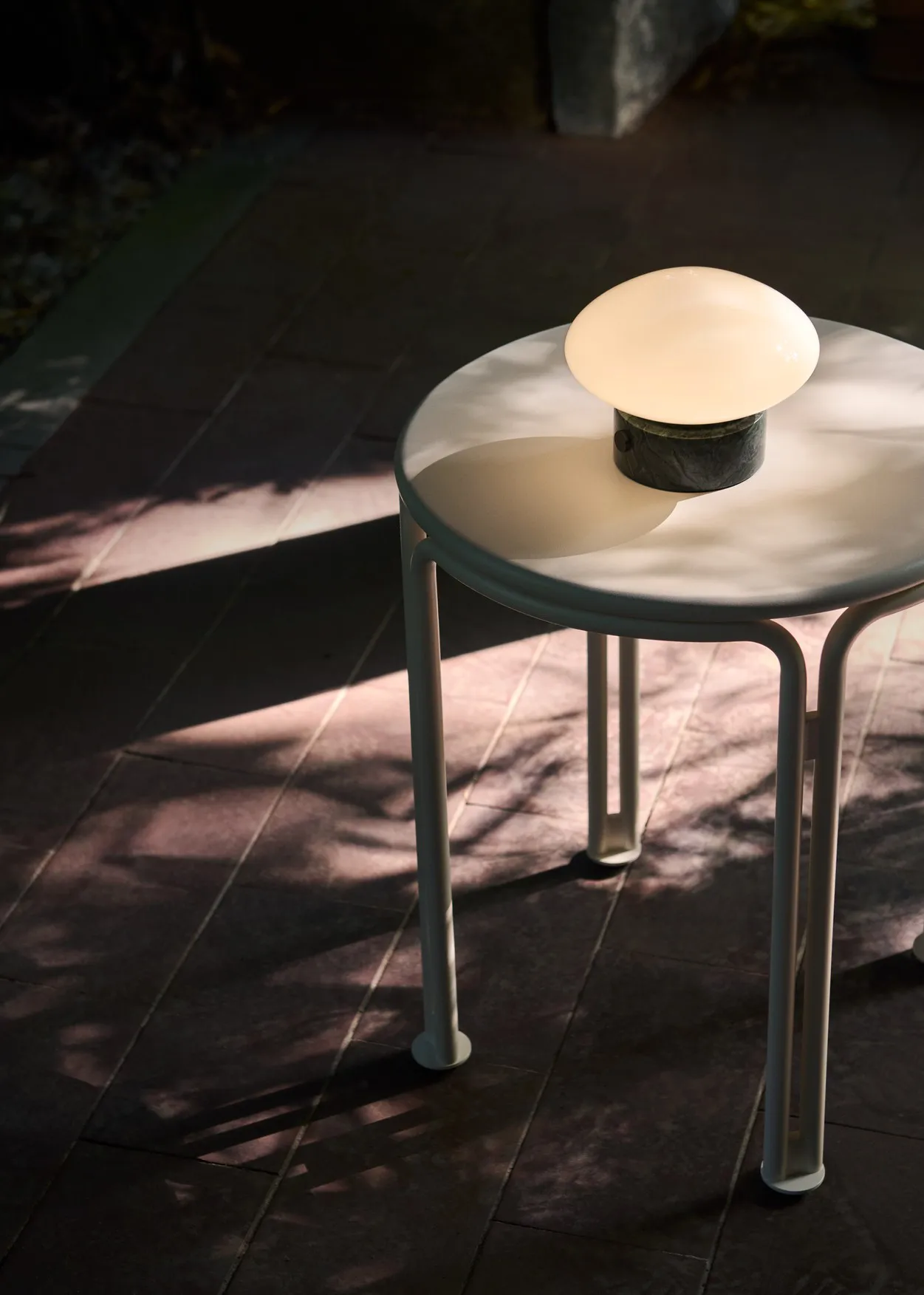 미스트 AP21 무선 조명 12 cm, Verde Guatemala-opal glass &Tradition | 앤트레디션