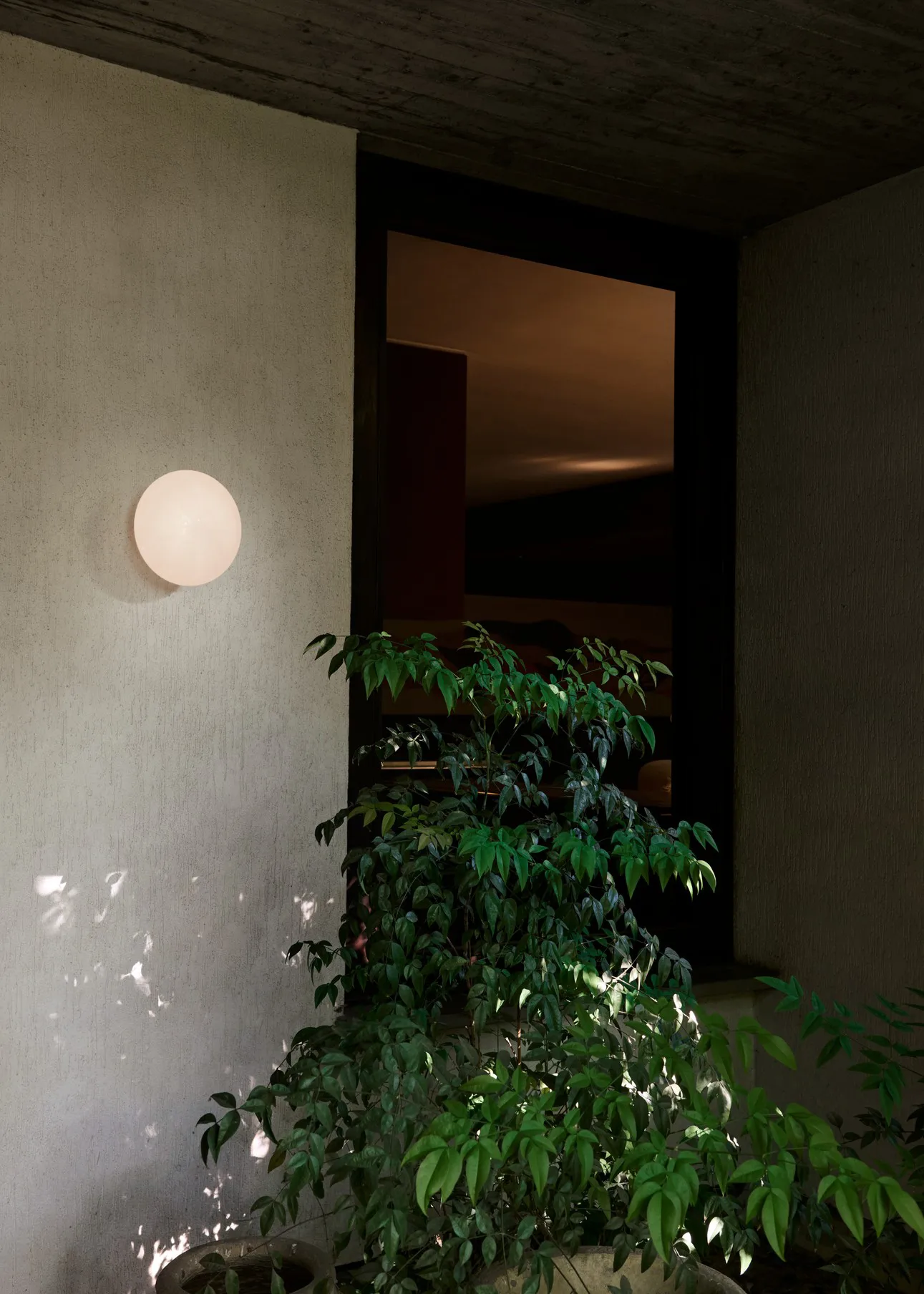 미스트 AP22 실링/벽 조명 Ø25 cm, White-opal glass &Tradition | 앤트레디션