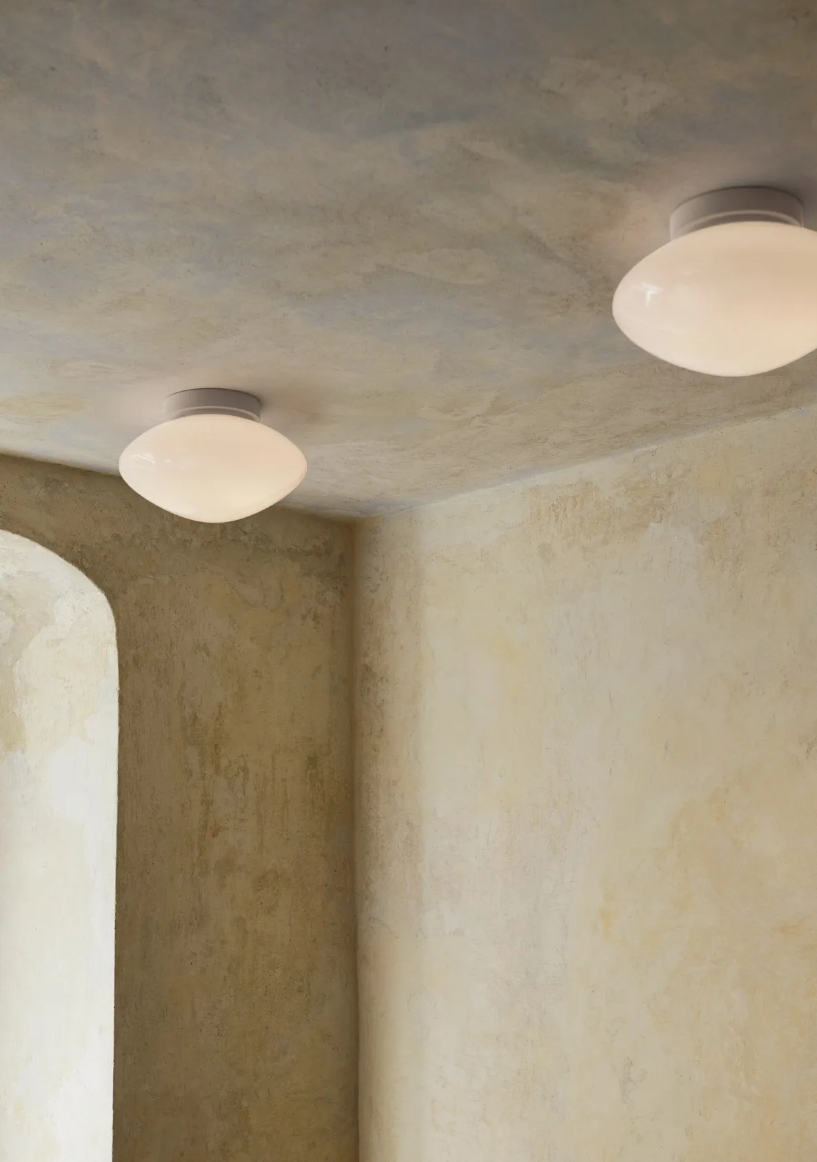 미스트 AP22 실링/벽 조명 Ø25 cm, White-opal glass &Tradition | 앤트레디션