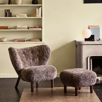 리틀 페트라 ATD1 풋스툴 - Sheepskin Sahara-oak legs oiled - &Tradition | 앤트레디션
