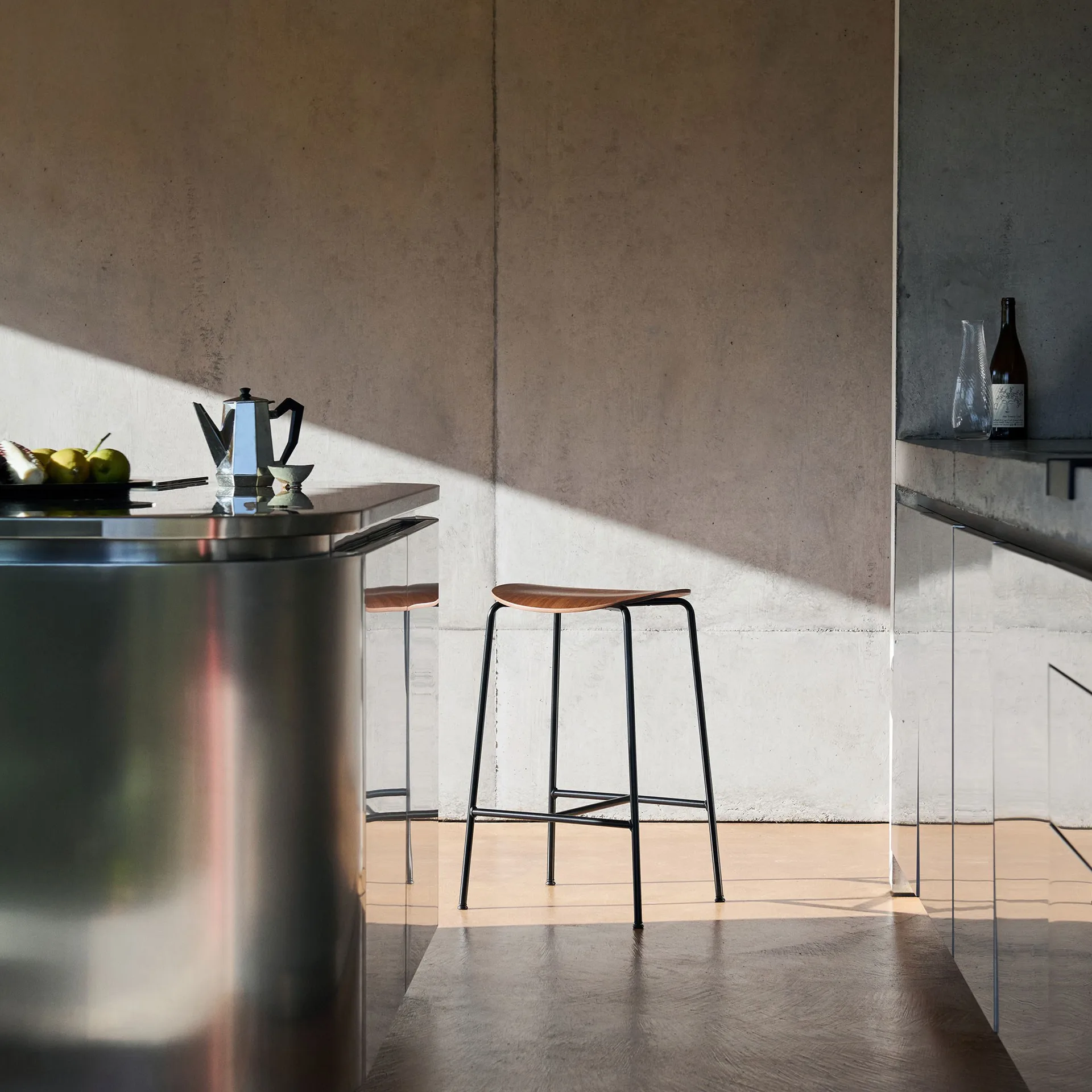 파빌리온 AV38 바 스툴 79 cm, Black-lacquered walnut &Tradition | 앤트레디션