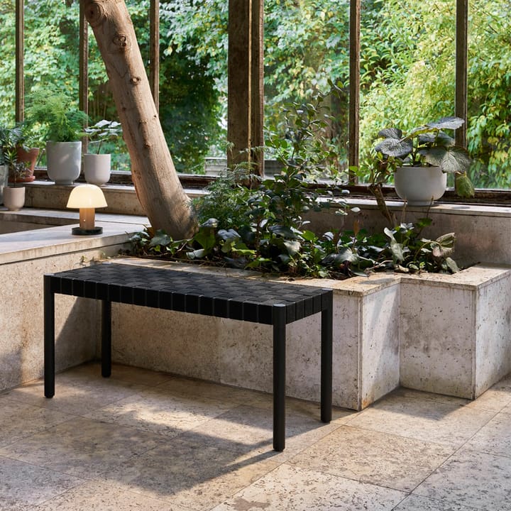 Betty TK4 벤치, Black. black braided linen seat &Tradition | 앤트레디션