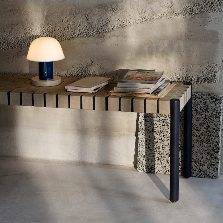 Betty TK4 벤치, Black. natural braided linen seat &Tradition | 앤트레디션