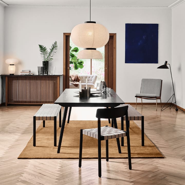 Betty TK5 벤치, Black. black flätad linnebandsseat &Tradition | 앤트레디션