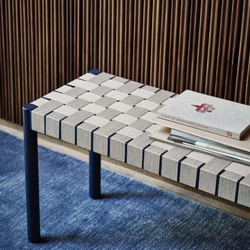 Betty TK5 벤치 - Black. natural braided linen seat - &Tradition | 앤트레디션