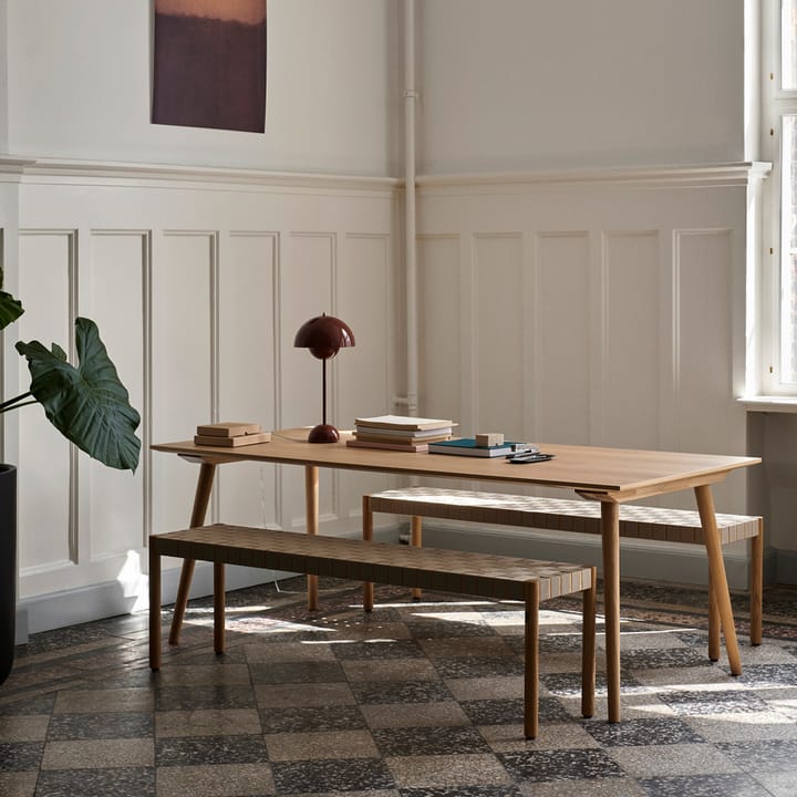 Betty TK5 벤치, Black. natural braided linen seat &Tradition | 앤트레디션