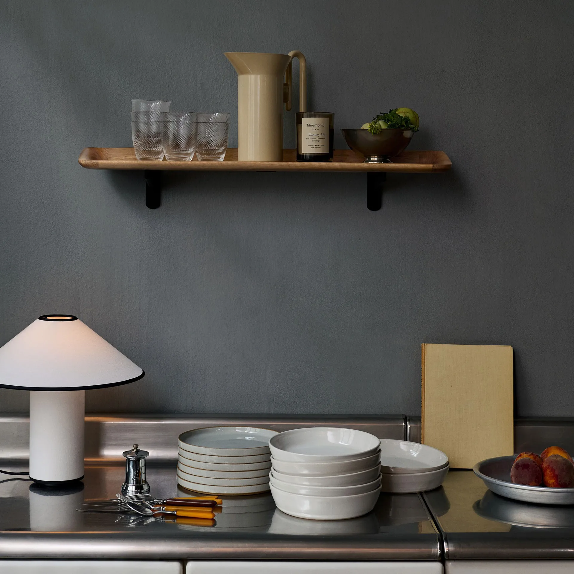 길드 HM14 선반 75 cm, Solid lacquered oak &Tradition | 앤트레디션