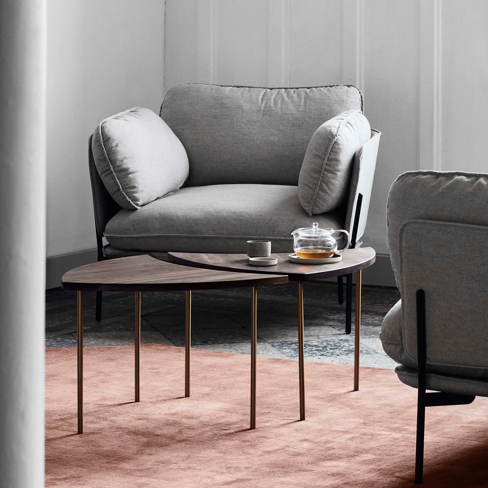 핀휠 사이드 테이블 HM7, Walnut &Tradition | 앤트레디션