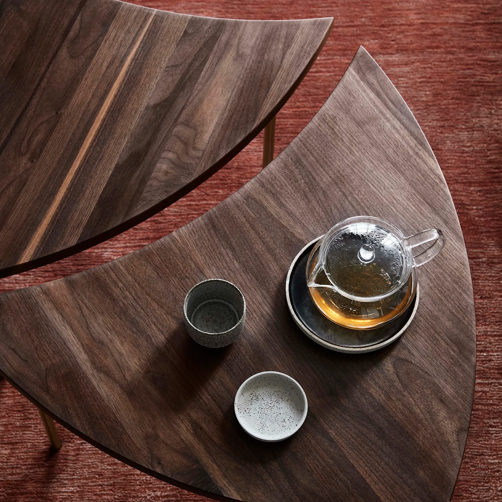 핀휠 사이드 테이블 HM7, Walnut &Tradition | 앤트레디션