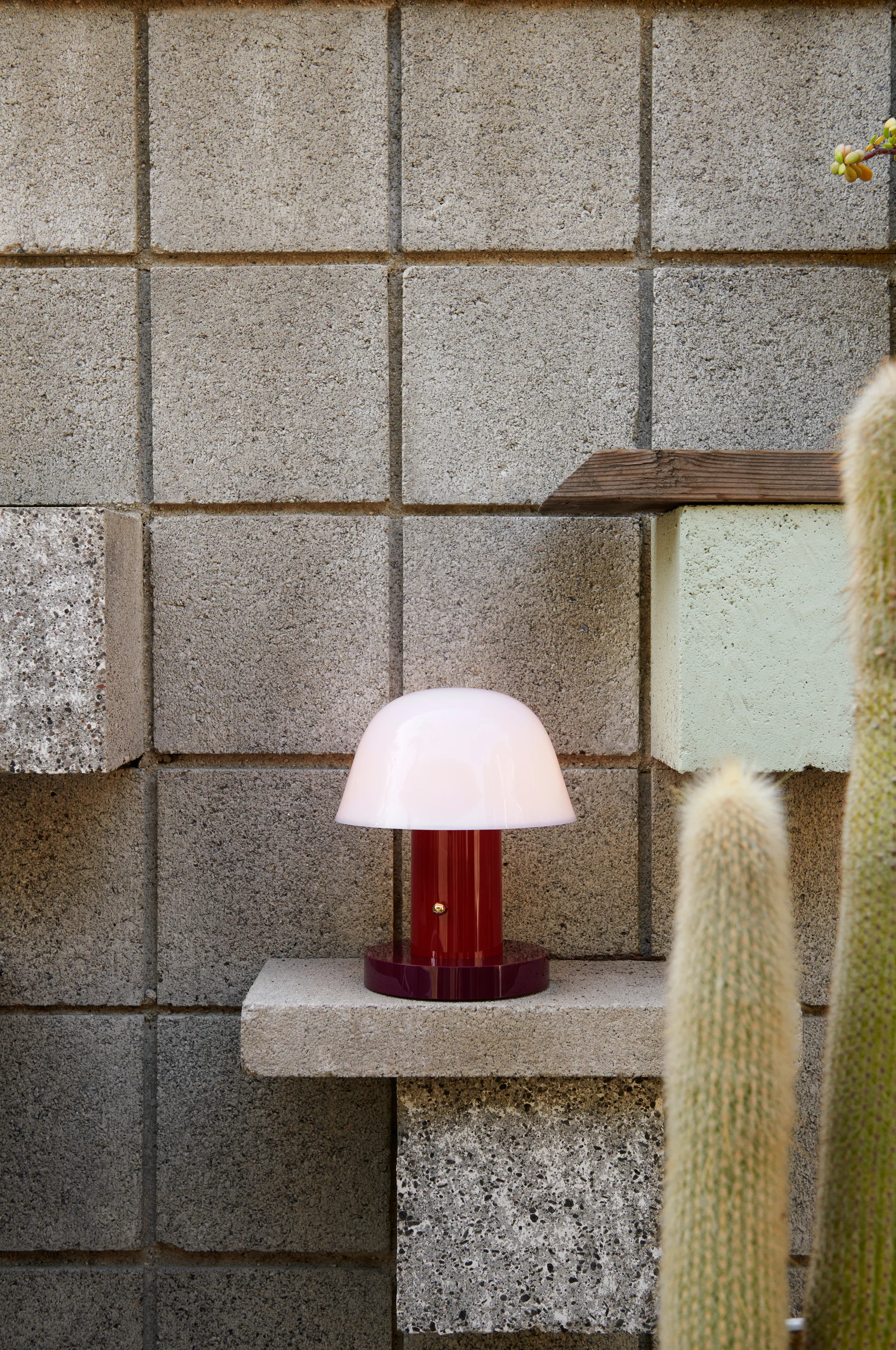 세타고 JH27 테이블 조명, Maroon-grape &Tradition | 앤트레디션