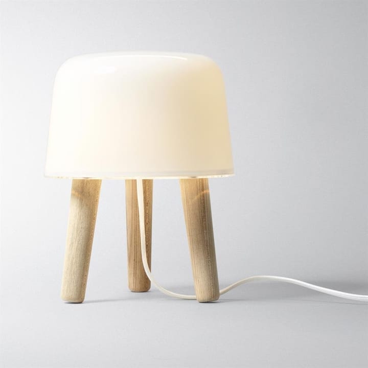 밀크 플로어 조명, lamp with white cord &Tradition | 앤트레디션