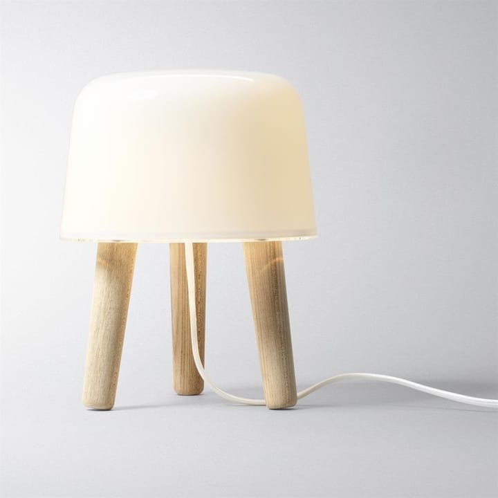밀크 플로어 조명 - lamp with white cord - &Tradition | 앤트레디션