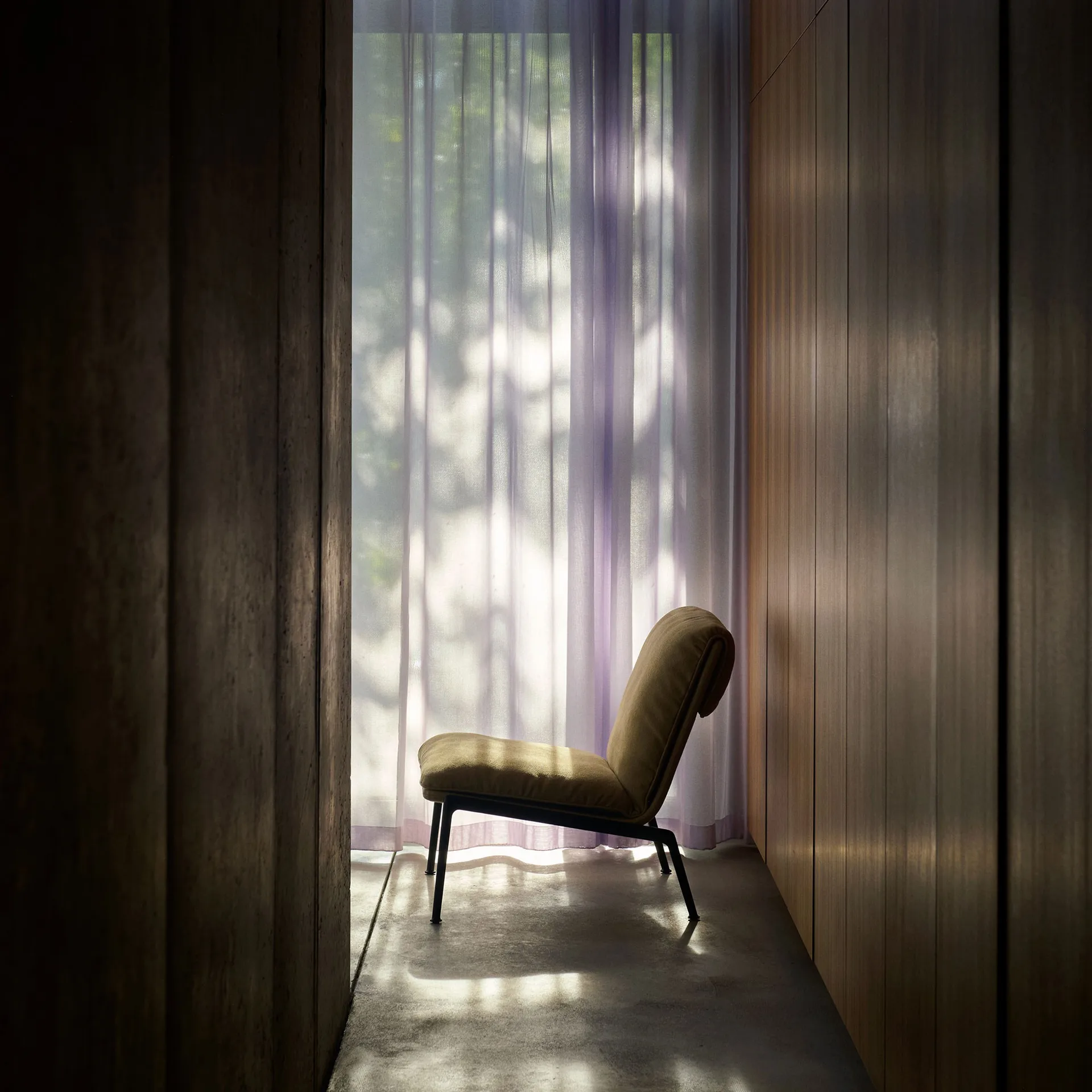 무노 LN18 라운지 체어, Warm black-Clay 0007 &Tradition | 앤트레디션