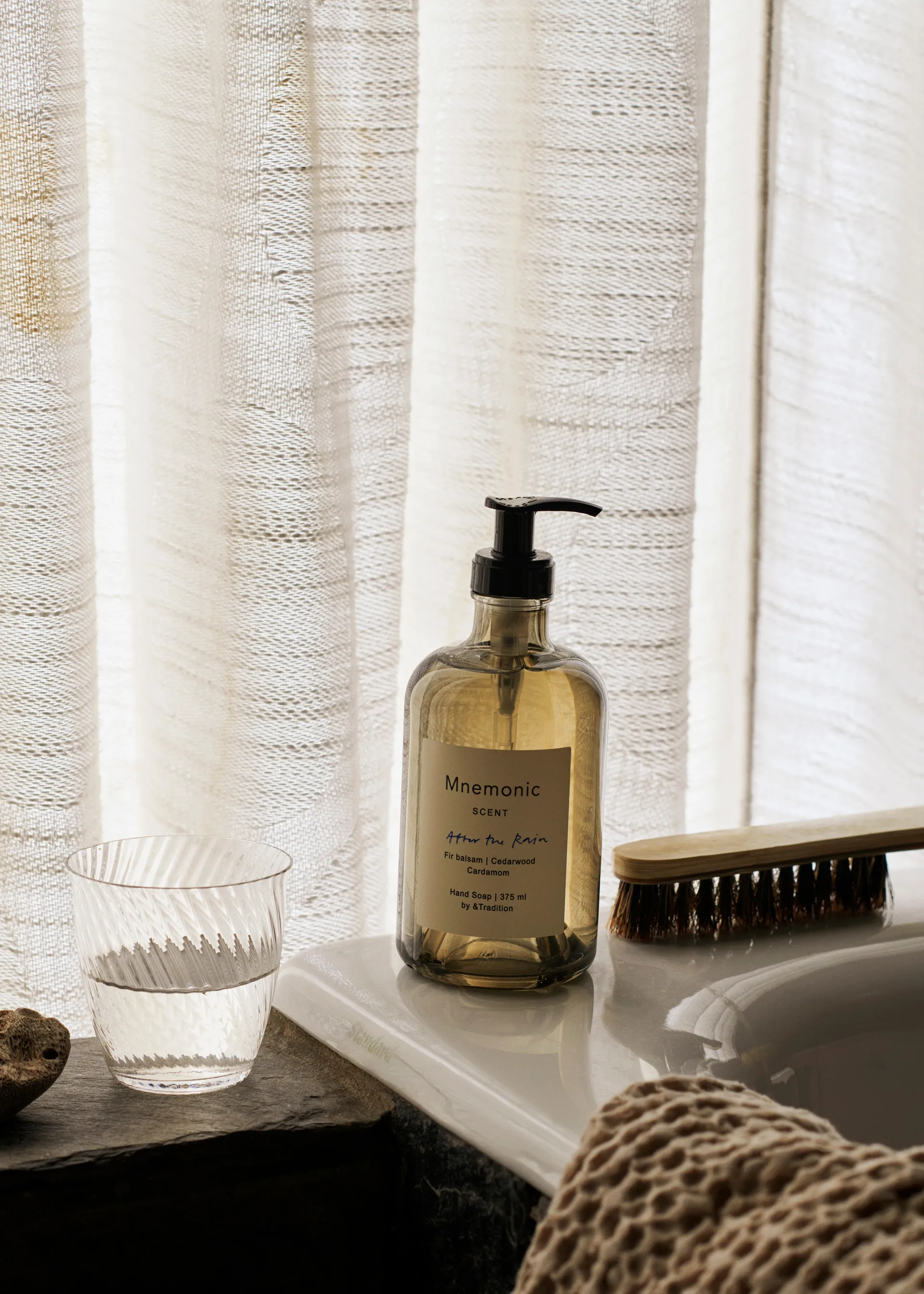 Mnemonic MNC1 핸드 워시 375 ml, After the rain &Tradition | 앤트레디션