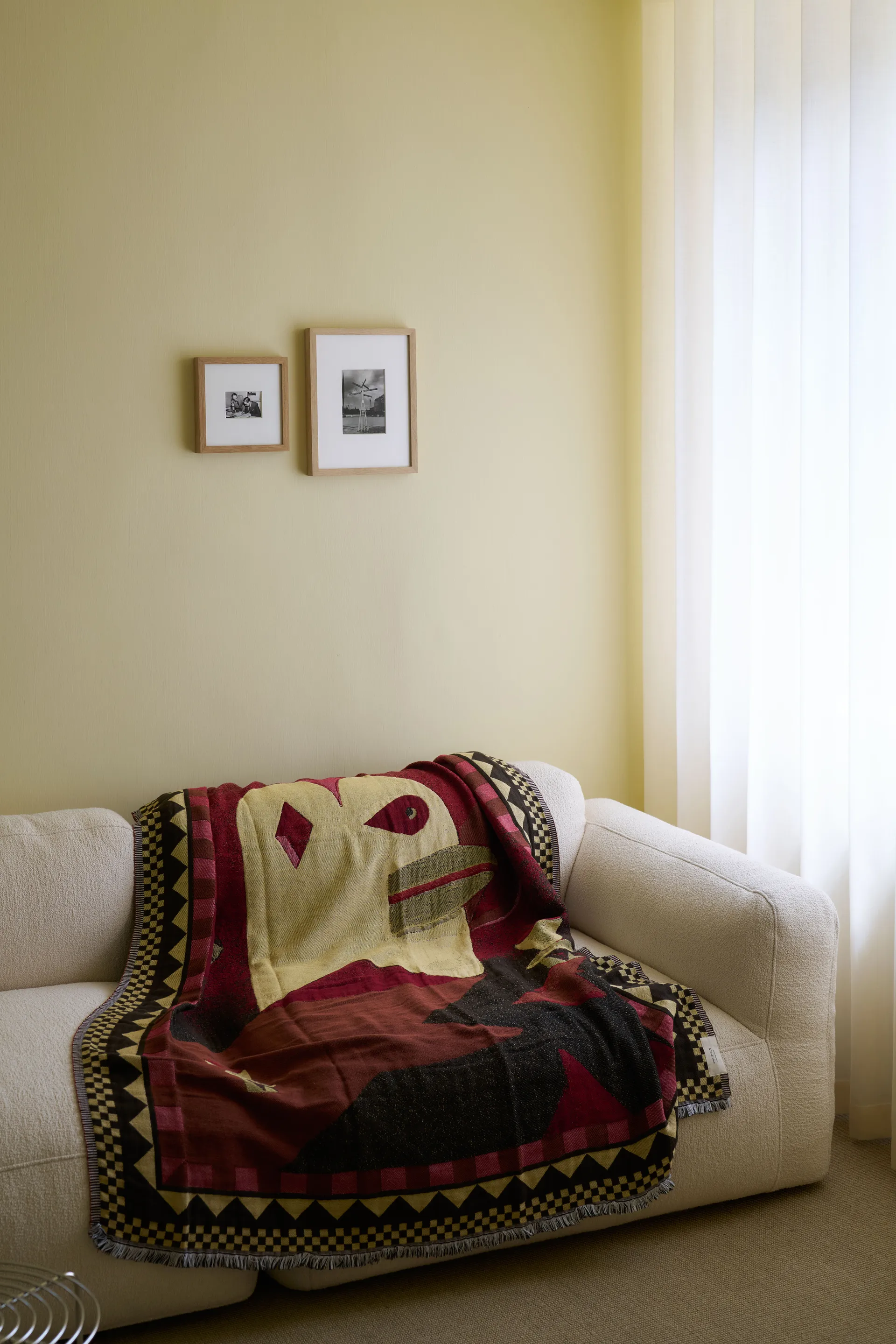 Momento JH46 스로우 180x130 cm, Red dawn &Tradition | 앤트레디션