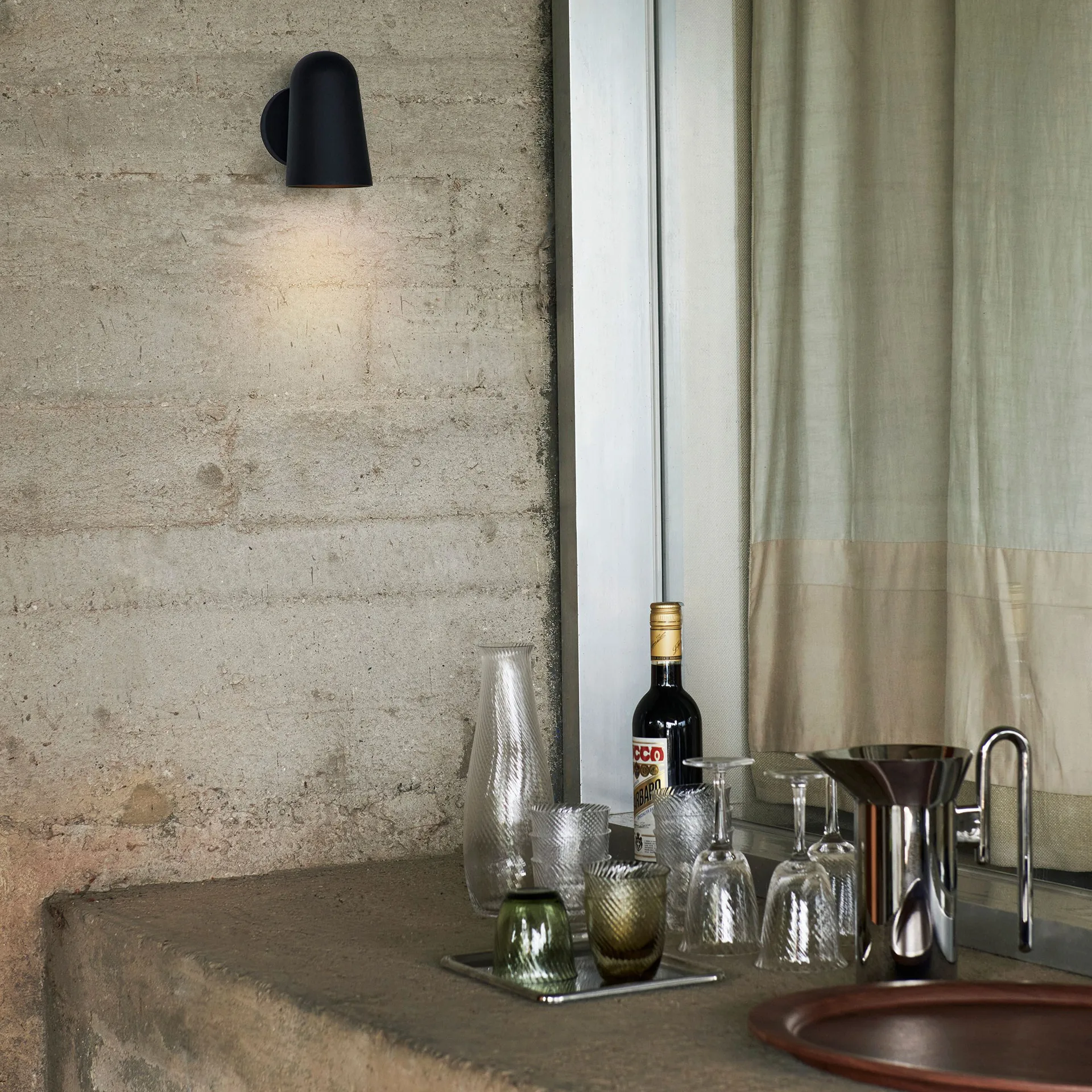 솔리드 SC104 벽 조명, Black &Tradition | 앤트레디션