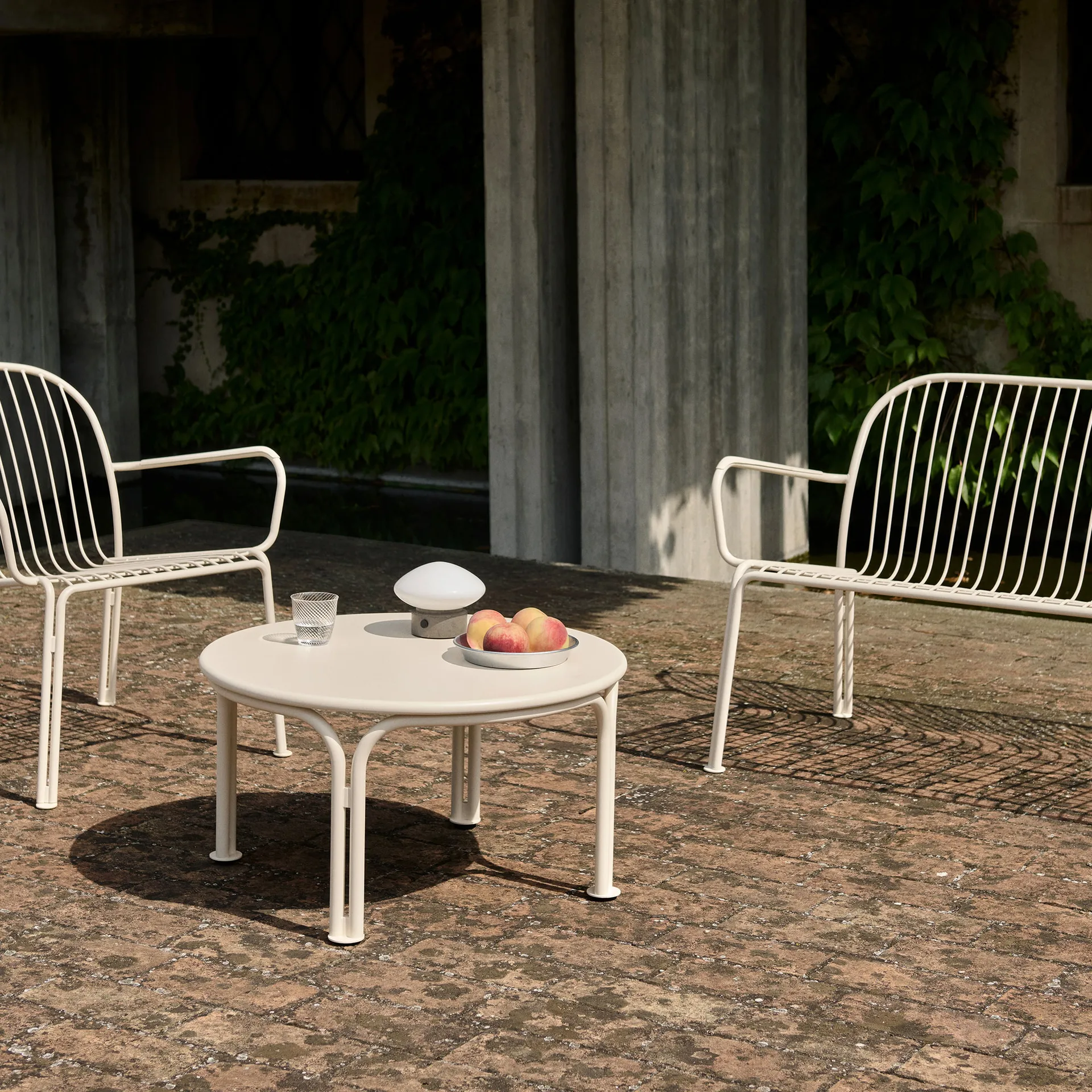 토르발드 SC108 커피 테이블, Ivory, Ø70 cm &Tradition | 앤트레디션